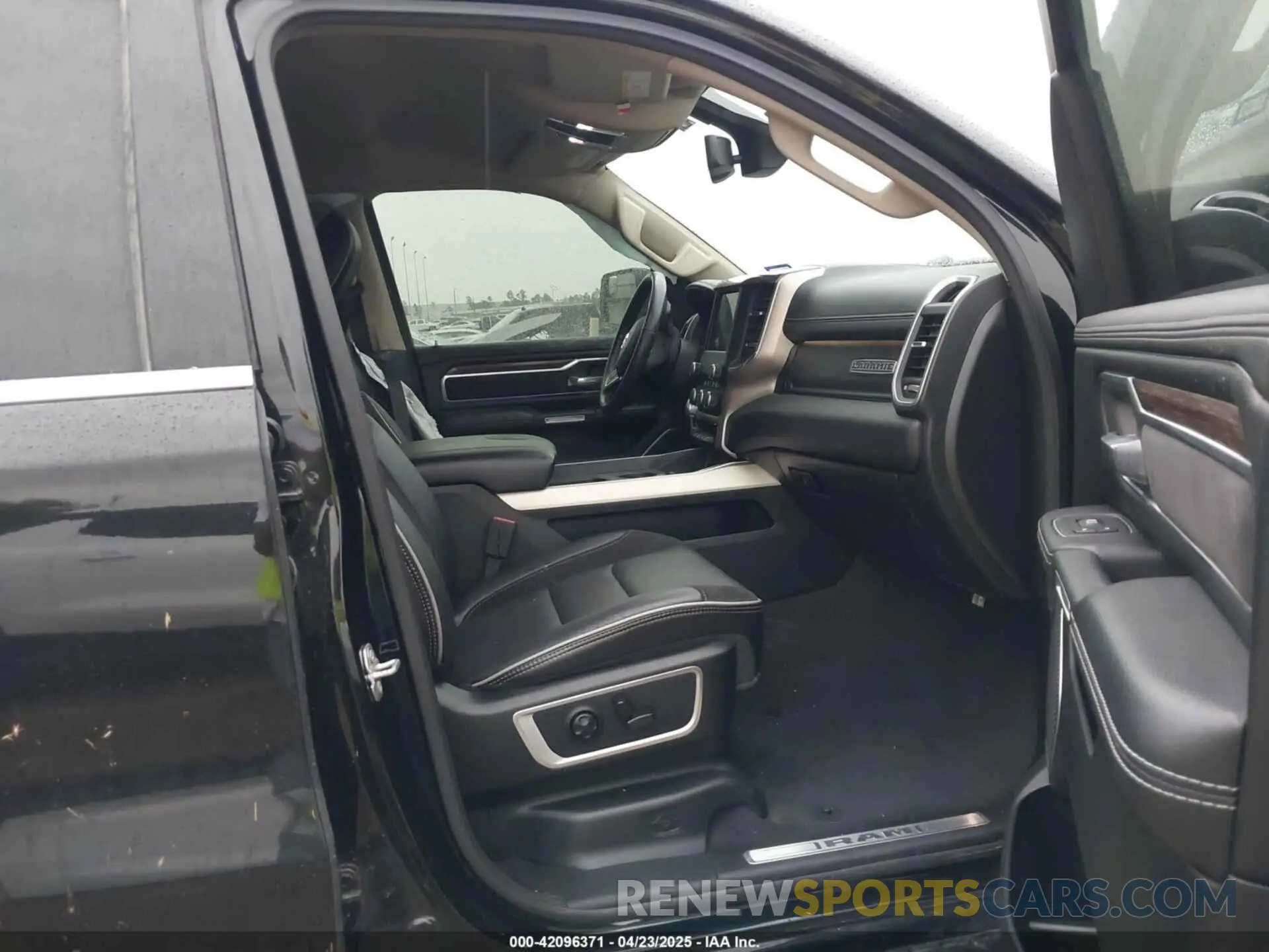 5 Photograph of a damaged car 1C6SRFJT1LN217761 RAM 1500 2020
