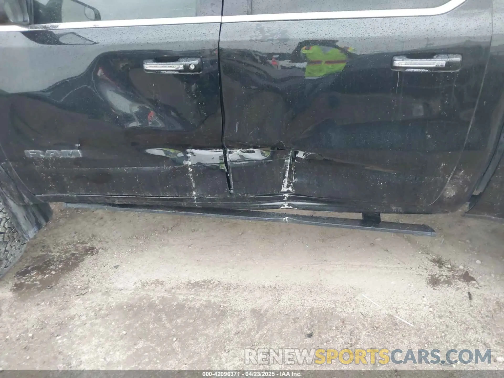 6 Photograph of a damaged car 1C6SRFJT1LN217761 RAM 1500 2020