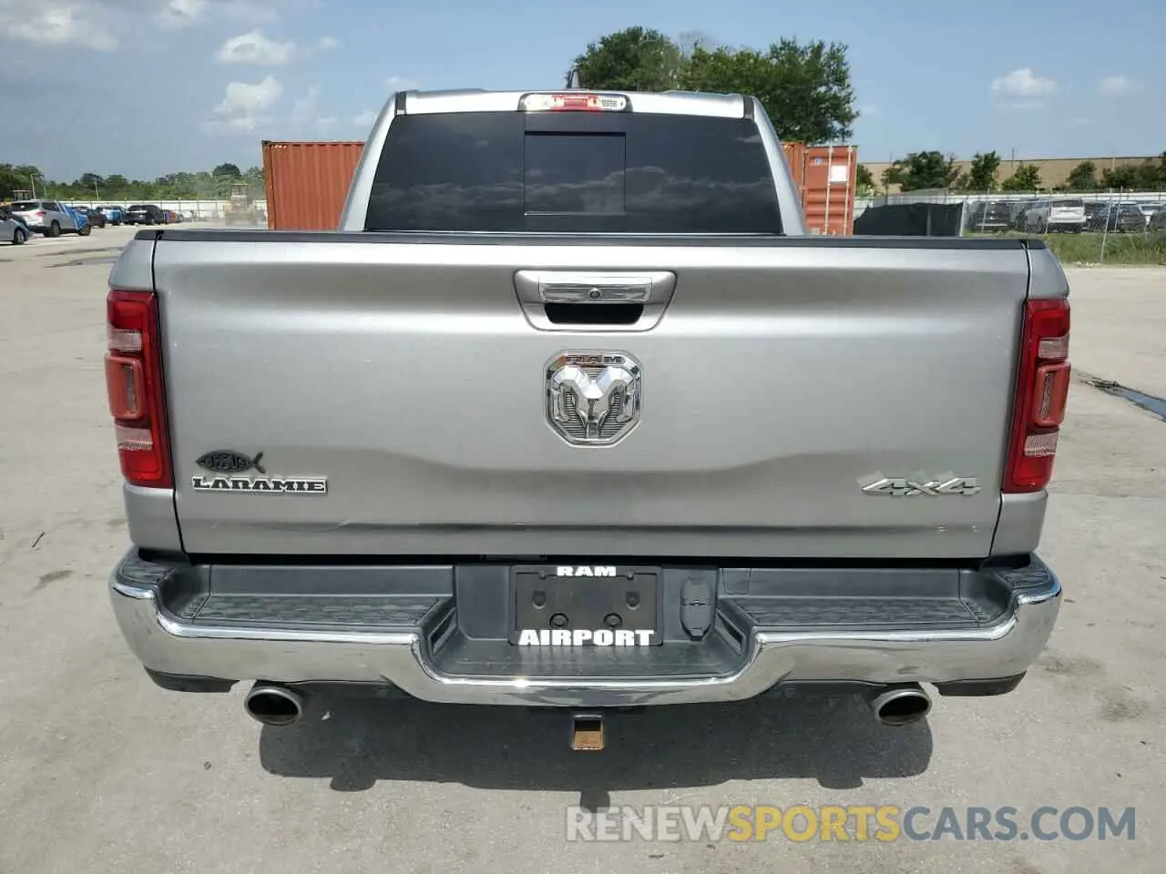 6 Photograph of a damaged car 1C6SRFJT1LN251604 RAM 1500 2020