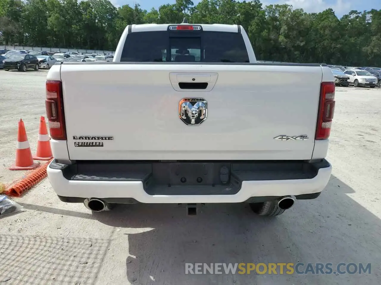 6 Photograph of a damaged car 1C6SRFJT1LN296722 RAM 1500 2020