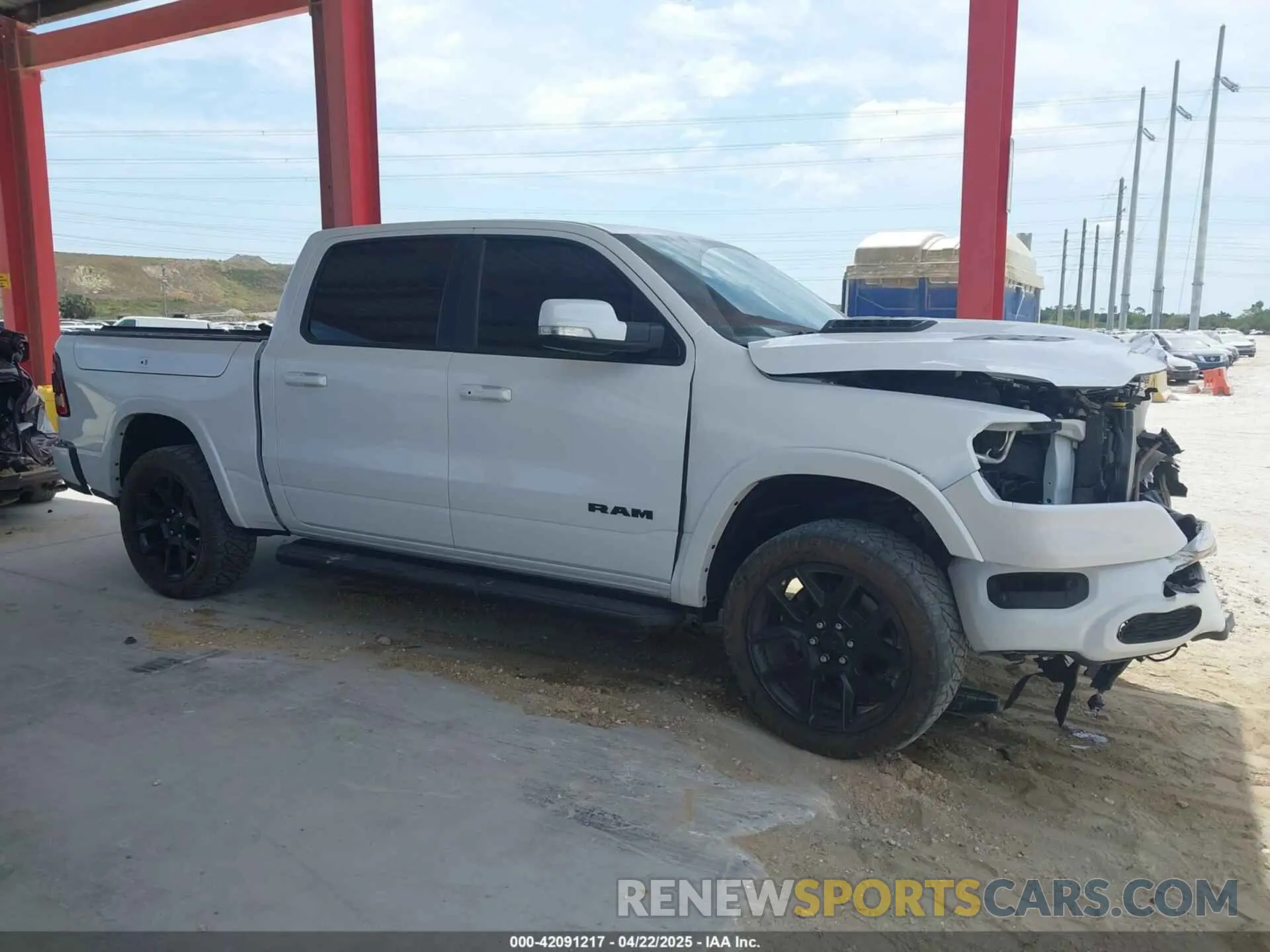14 Photograph of a damaged car 1C6SRFJT1LN325085 RAM 1500 2020