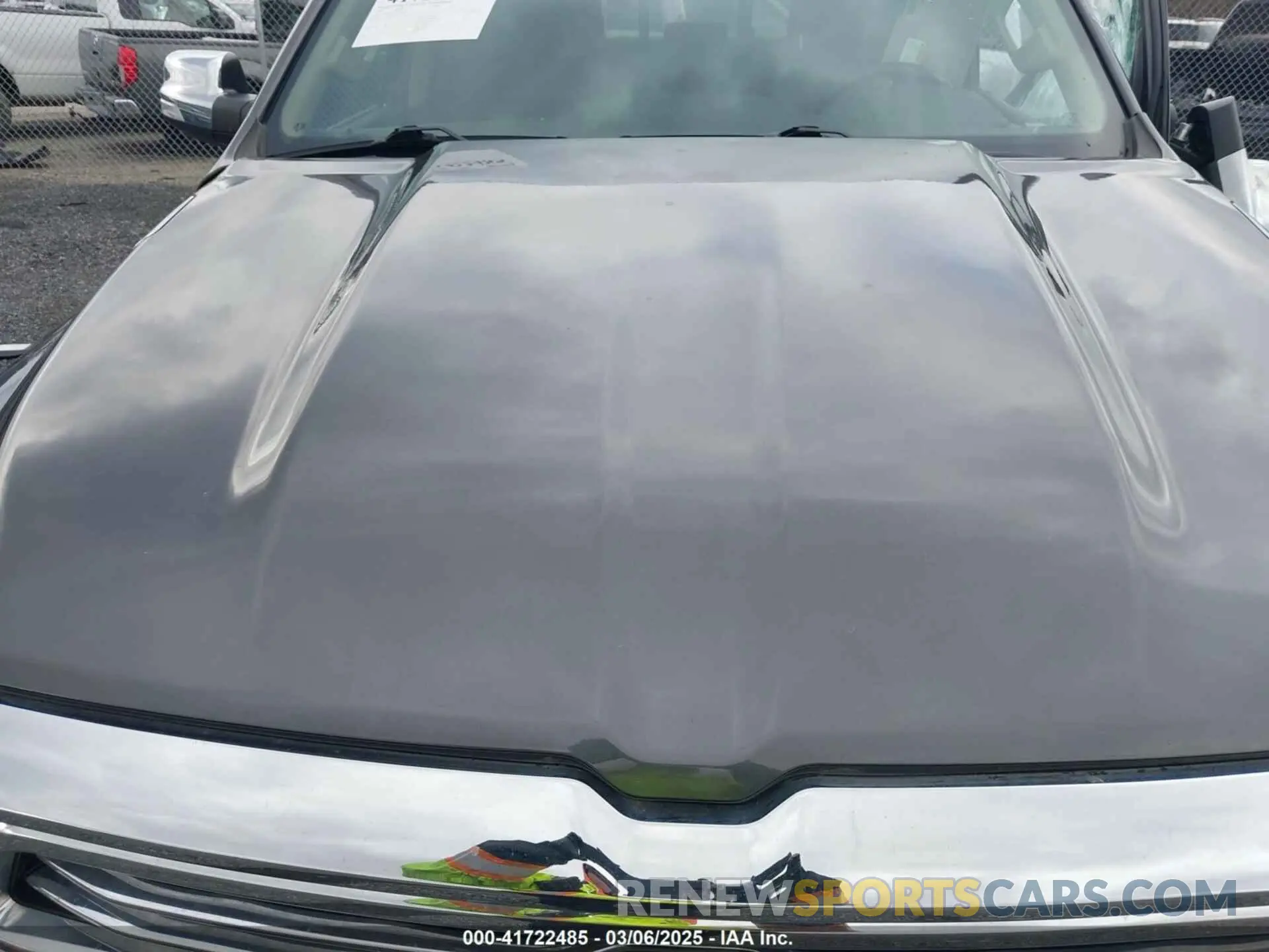 10 Photograph of a damaged car 1C6SRFJT1LN327290 RAM 1500 2020