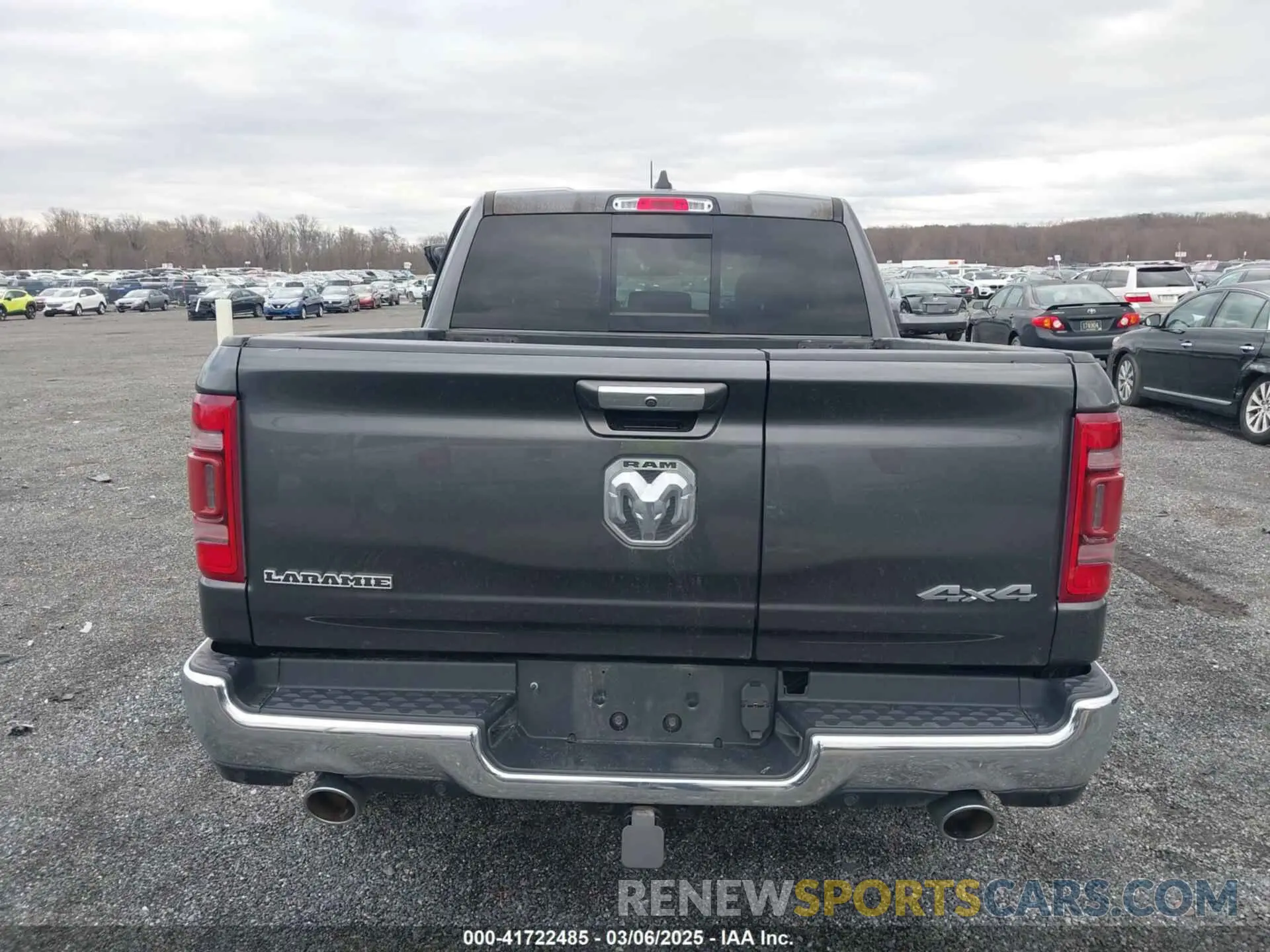 16 Photograph of a damaged car 1C6SRFJT1LN327290 RAM 1500 2020