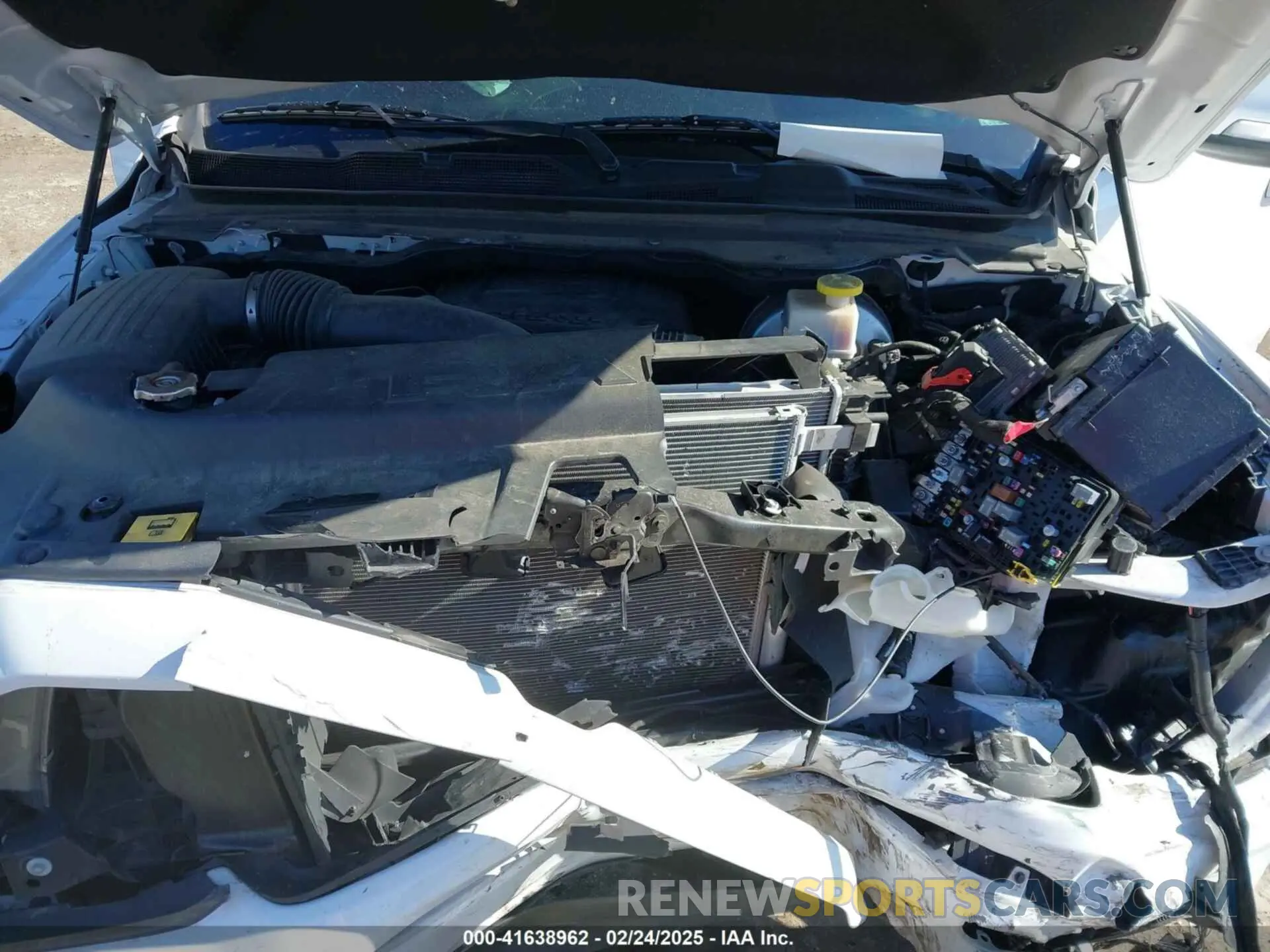 10 Photograph of a damaged car 1C6SRFJT1LN358412 RAM 1500 2020