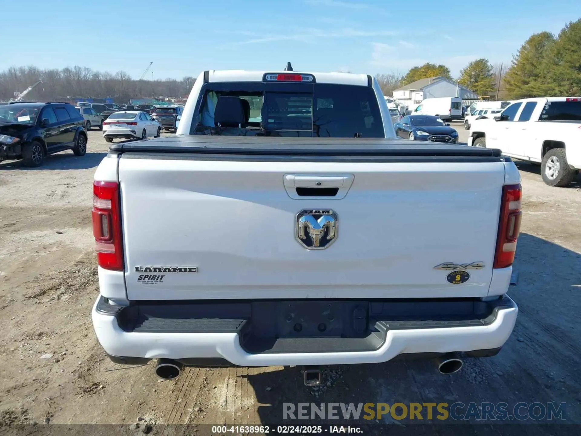 15 Photograph of a damaged car 1C6SRFJT1LN358412 RAM 1500 2020