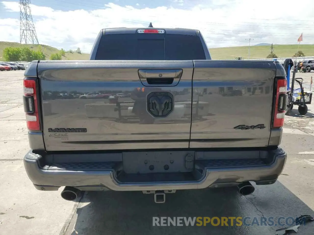 6 Photograph of a damaged car 1C6SRFJT1LN367756 RAM 1500 2020