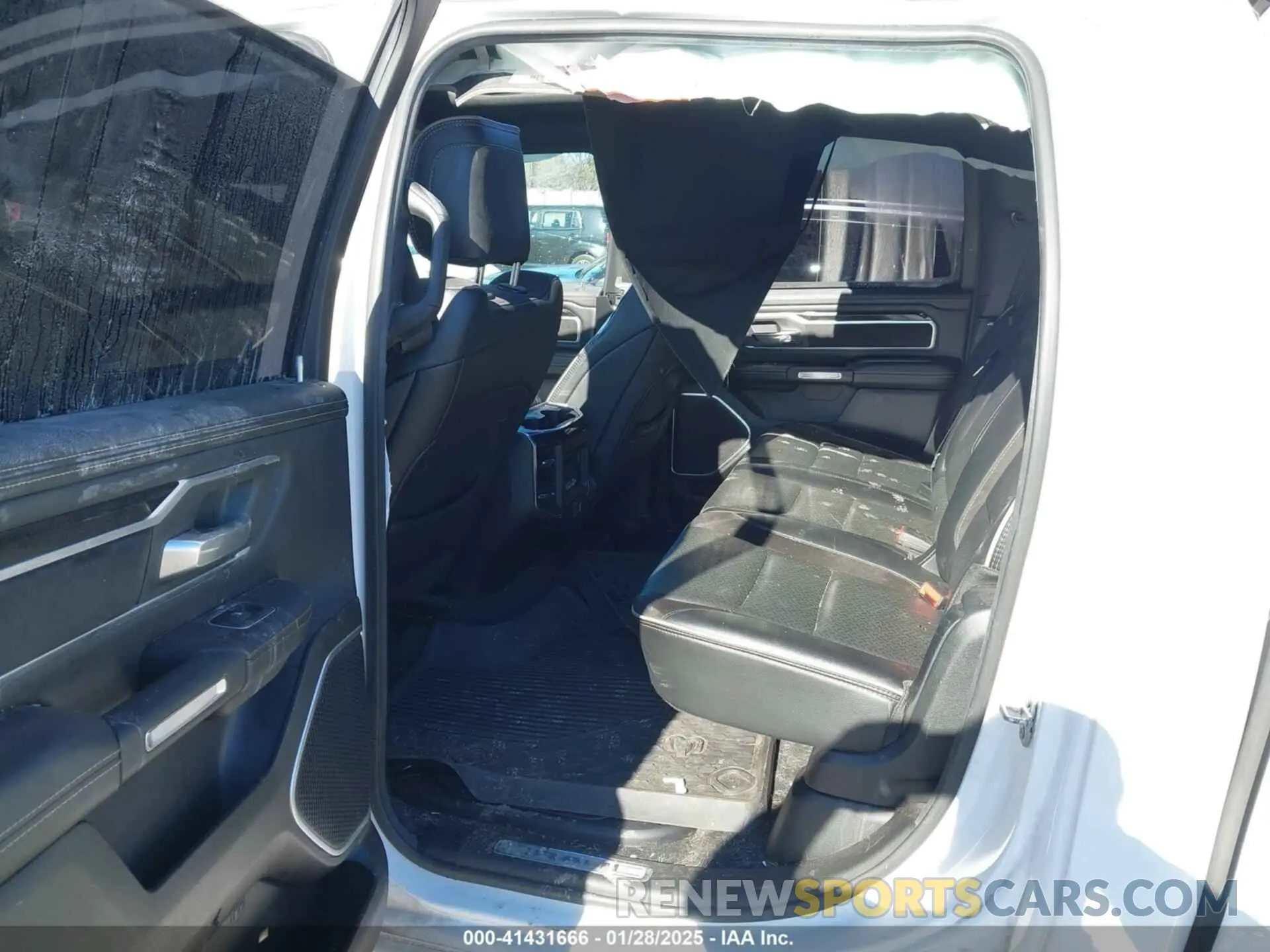 8 Photograph of a damaged car 1C6SRFJT2LN196015 RAM 1500 2020