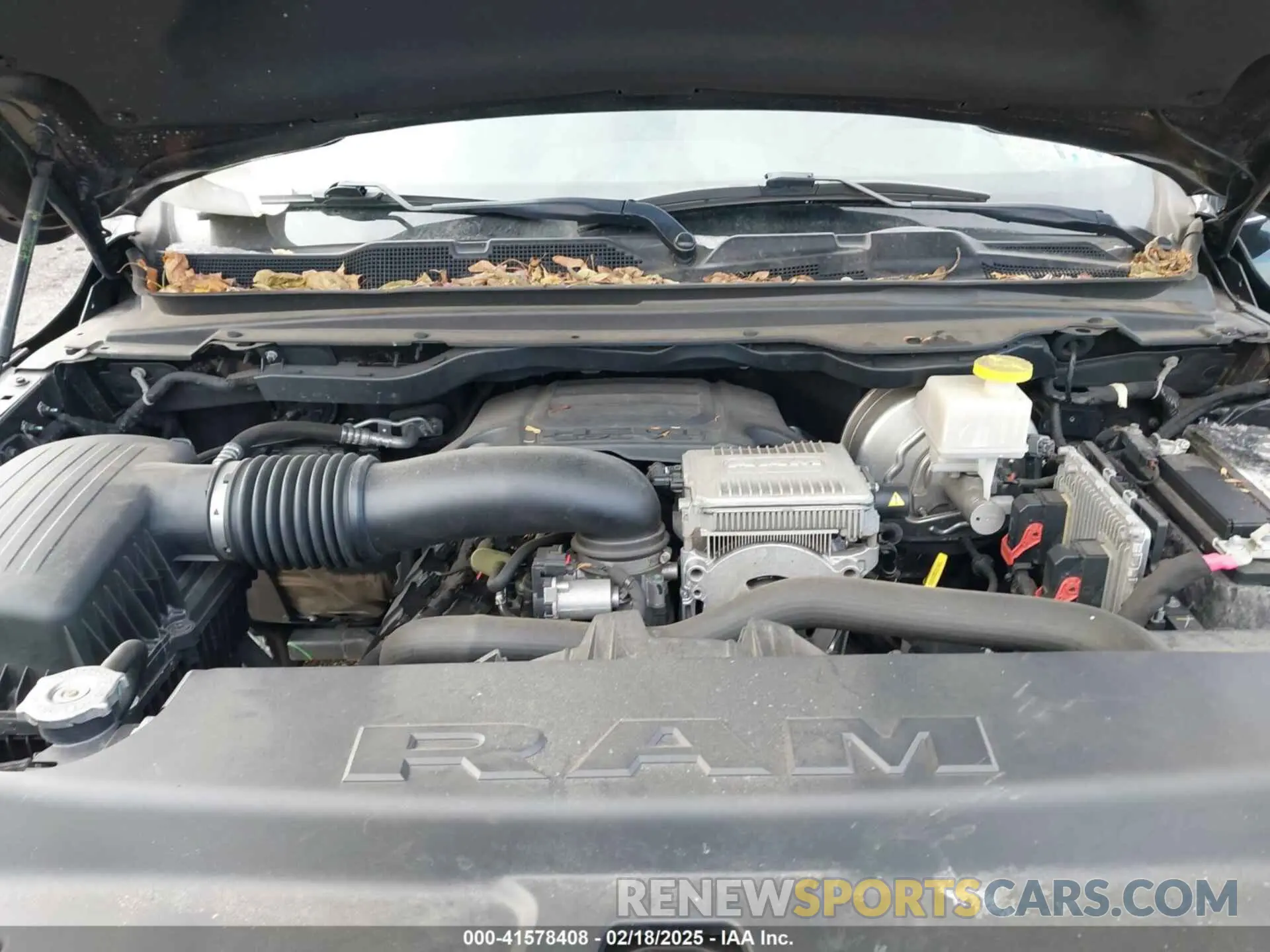 10 Photograph of a damaged car 1C6SRFJT2LN329405 RAM 1500 2020