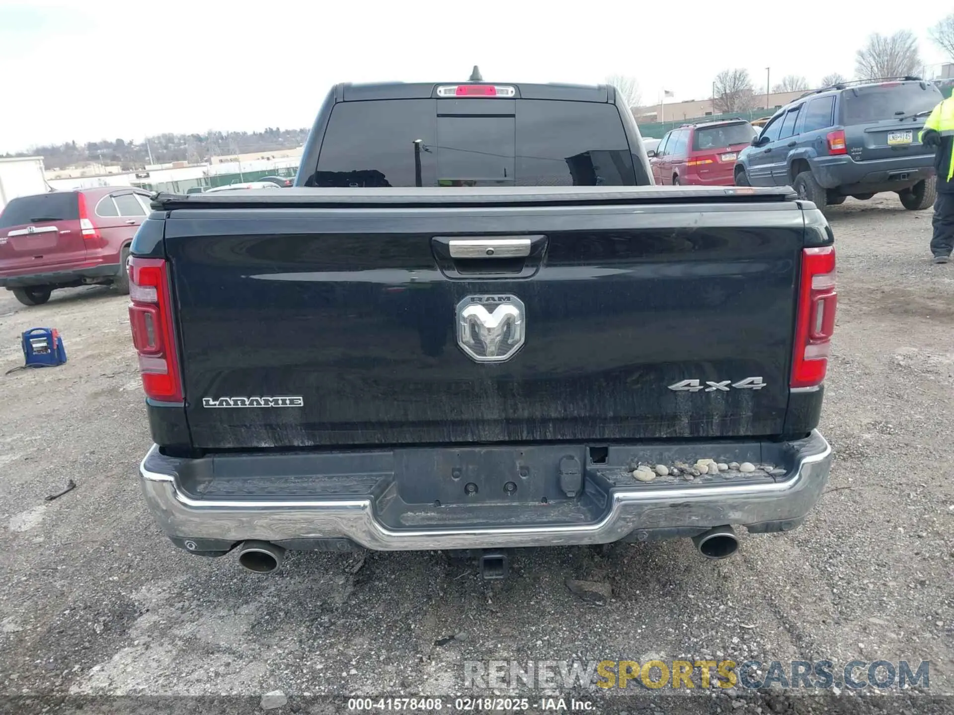 16 Photograph of a damaged car 1C6SRFJT2LN329405 RAM 1500 2020