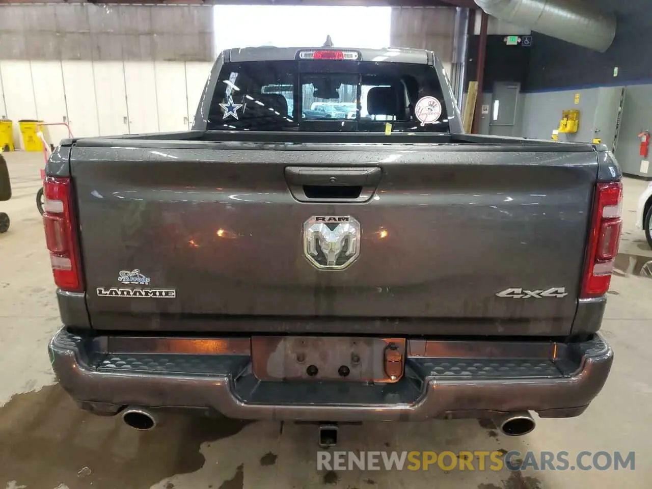 6 Photograph of a damaged car 1C6SRFJT4LN324870 RAM 1500 2020