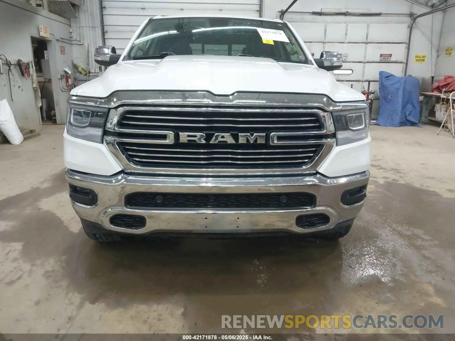 12 Photograph of a damaged car 1C6SRFJT4LN356072 RAM 1500 2020
