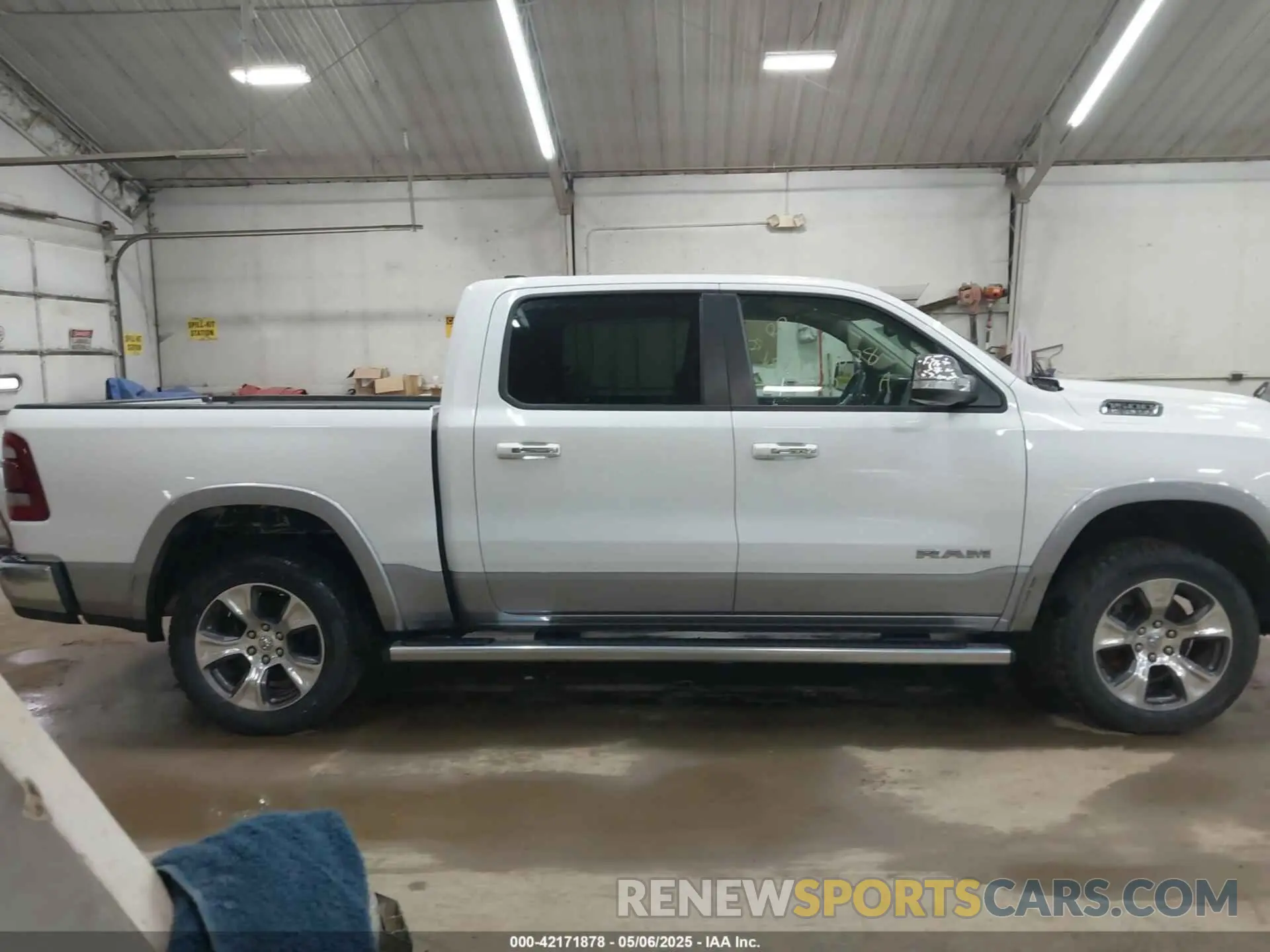 13 Photograph of a damaged car 1C6SRFJT4LN356072 RAM 1500 2020