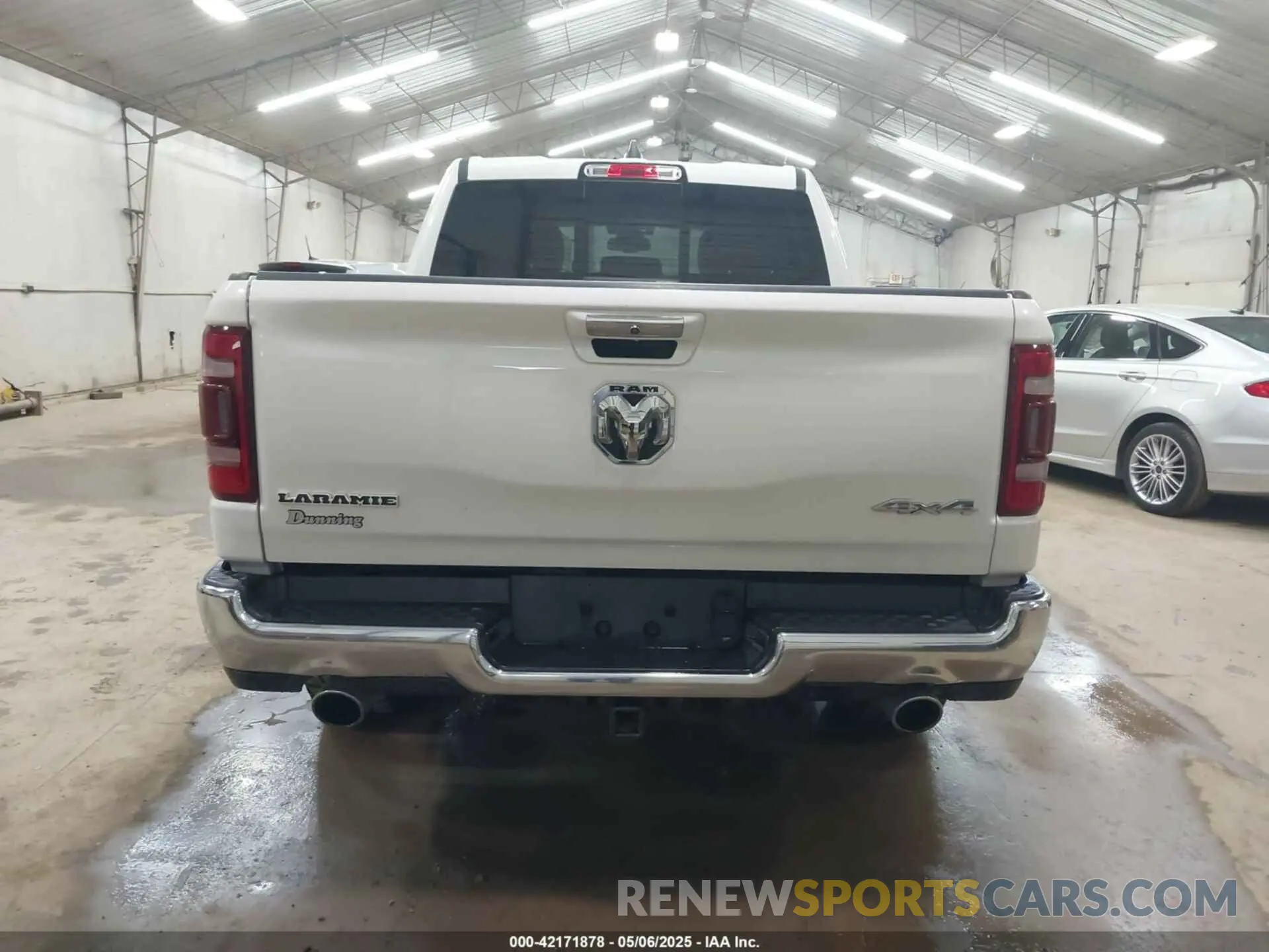 16 Photograph of a damaged car 1C6SRFJT4LN356072 RAM 1500 2020
