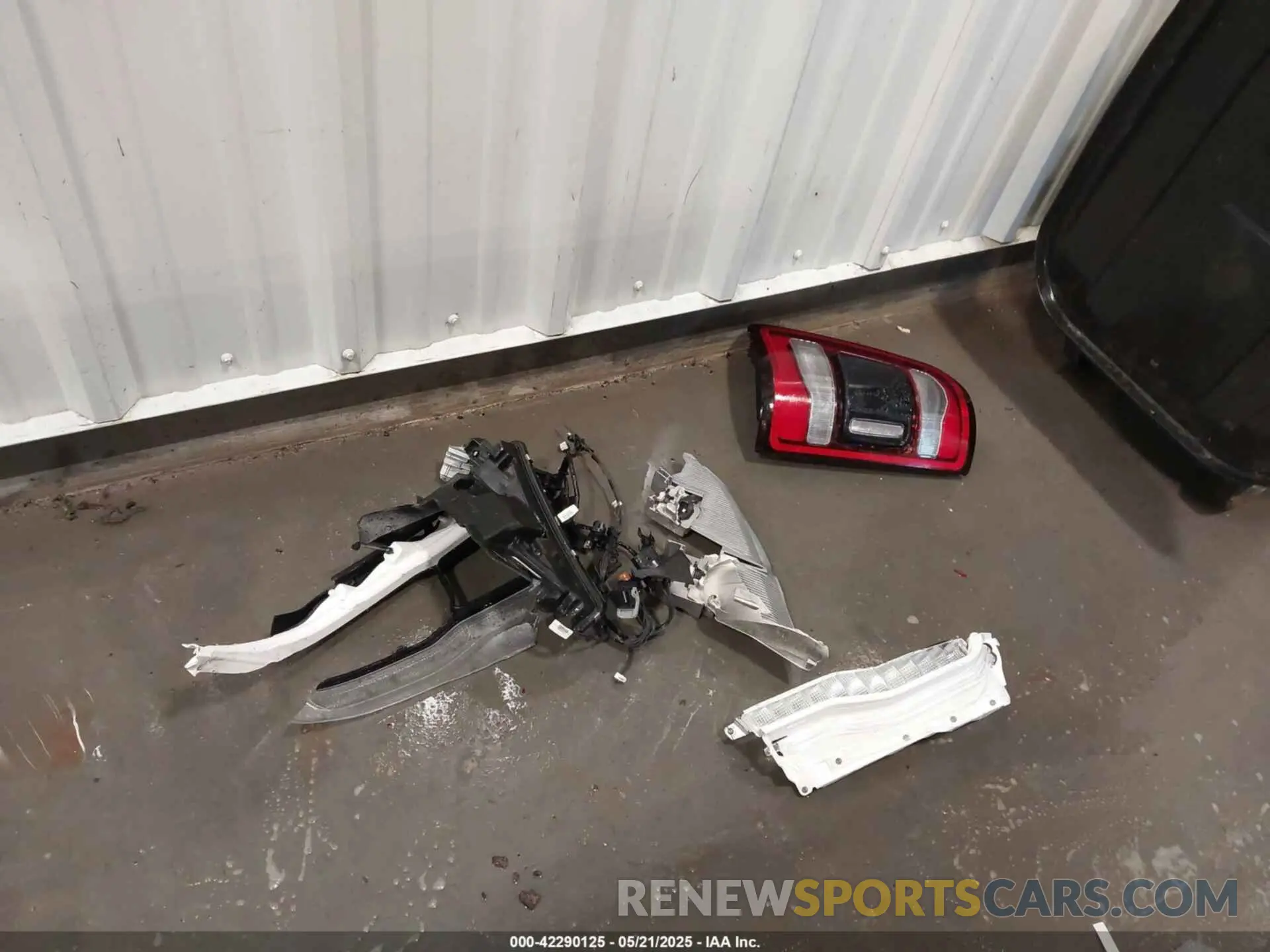 11 Photograph of a damaged car 1C6SRFJT5LN109384 RAM 1500 2020