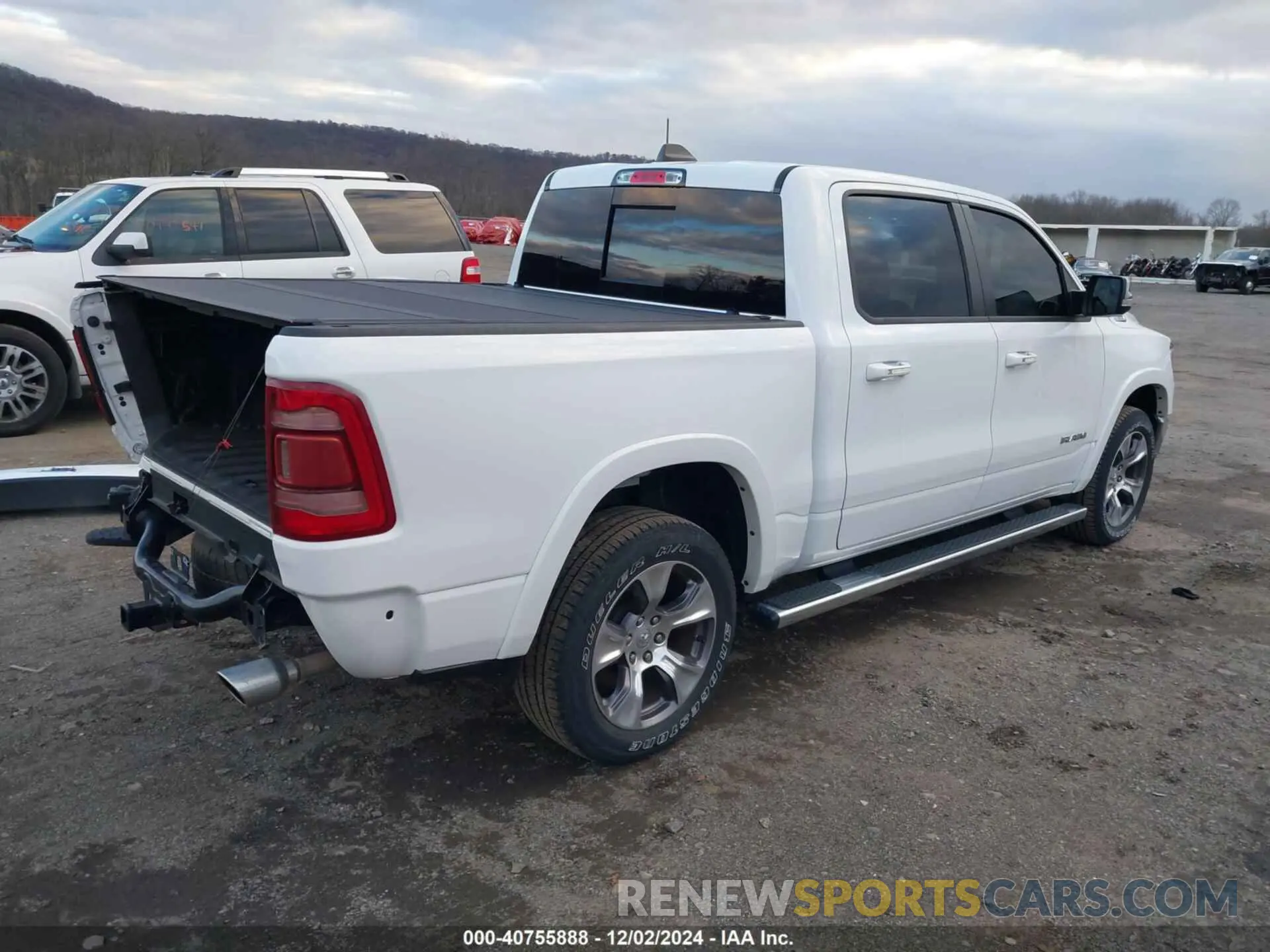 4 Photograph of a damaged car 1C6SRFJT5LN220243 RAM 1500 2020