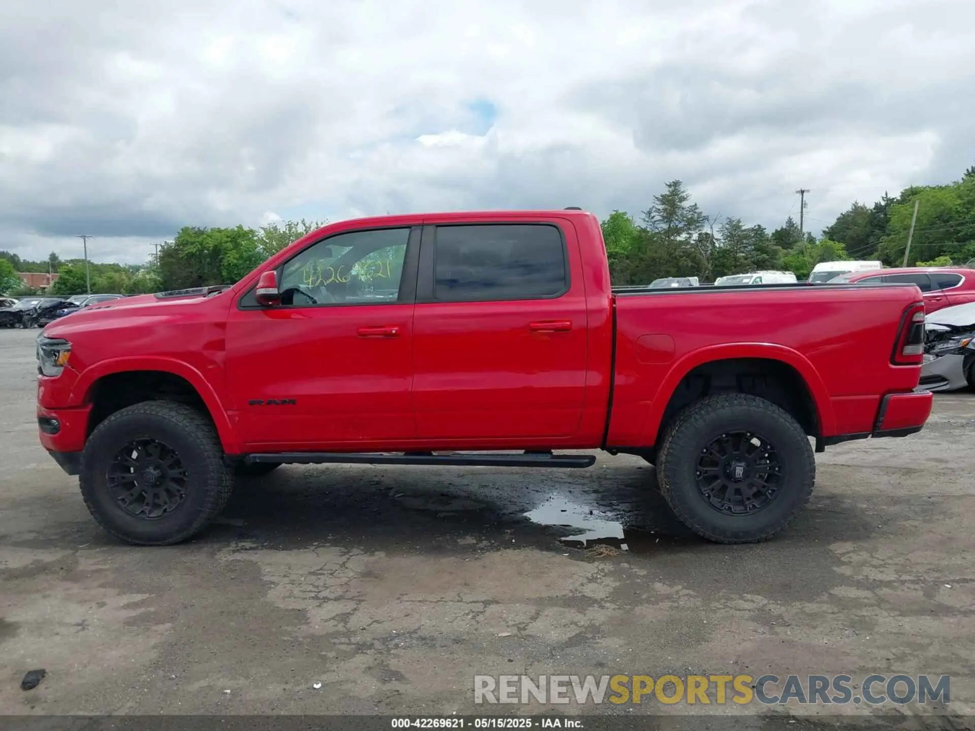14 Photograph of a damaged car 1C6SRFJT6LN183087 RAM 1500 2020