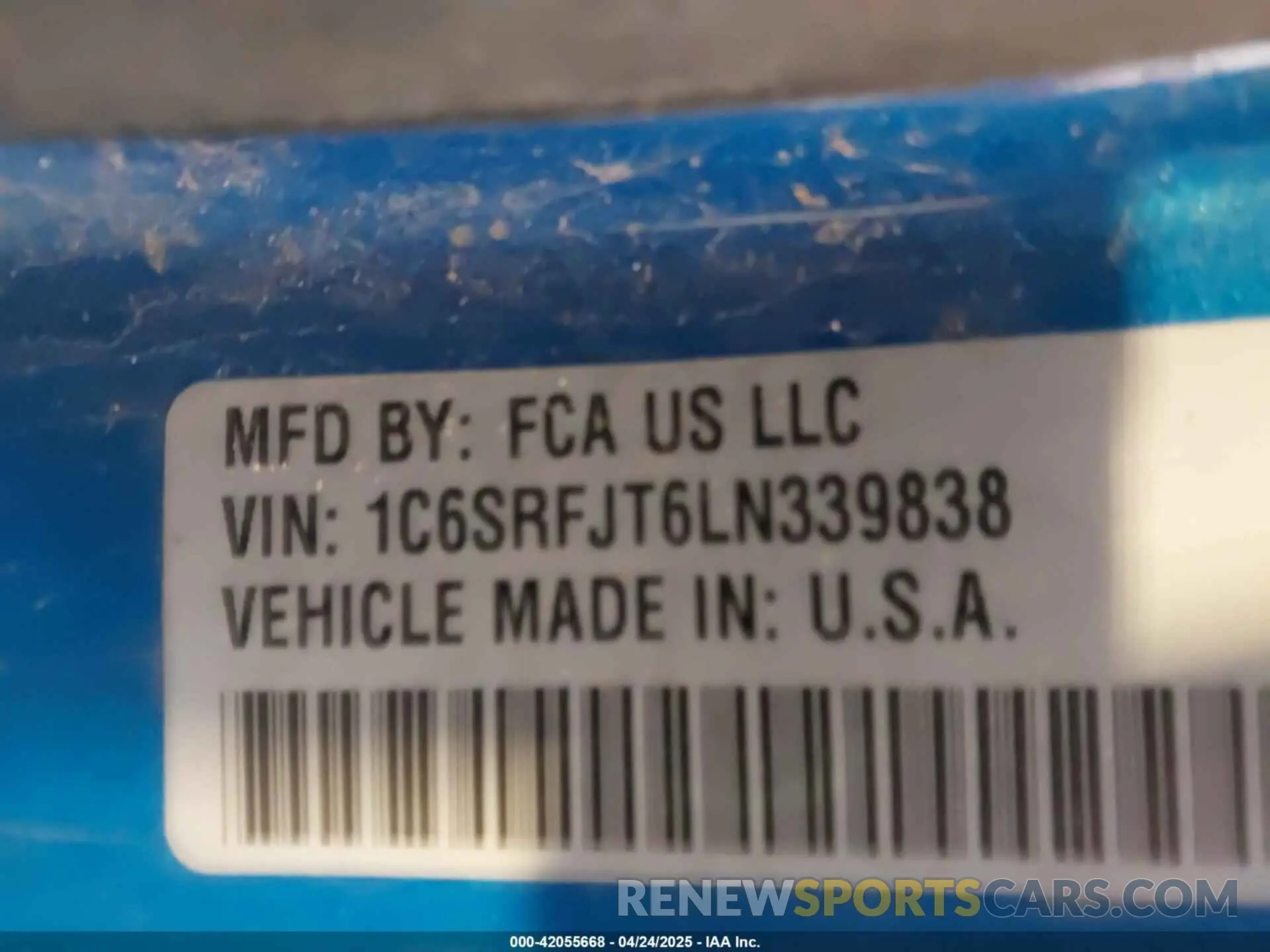 9 Photograph of a damaged car 1C6SRFJT6LN339838 RAM 1500 2020