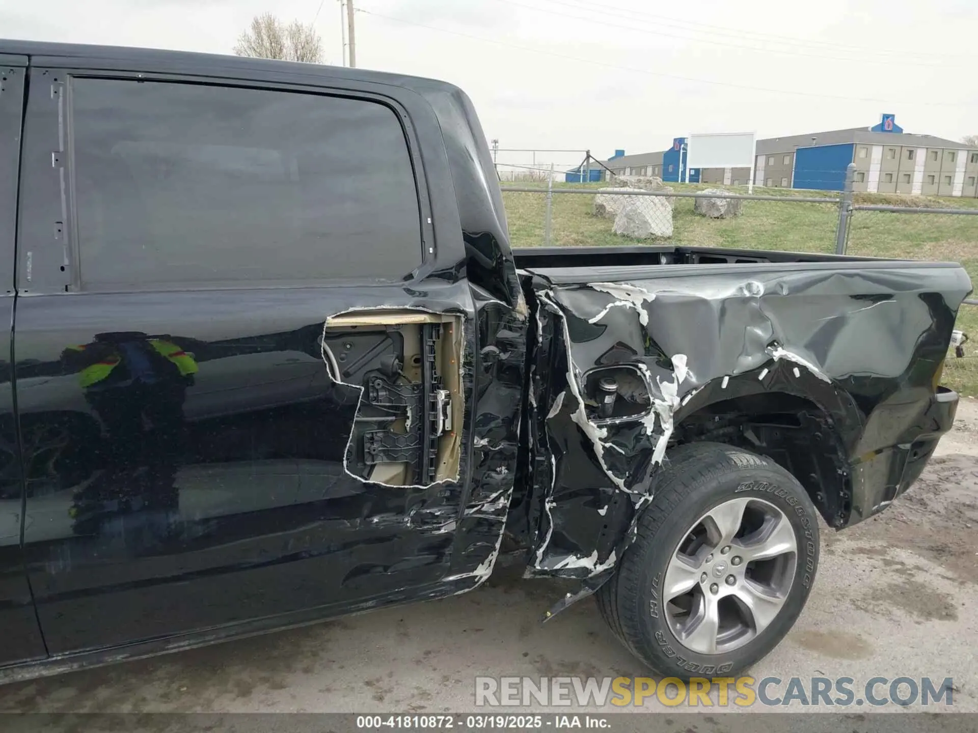 6 Photograph of a damaged car 1C6SRFJT8LN419772 RAM 1500 2020