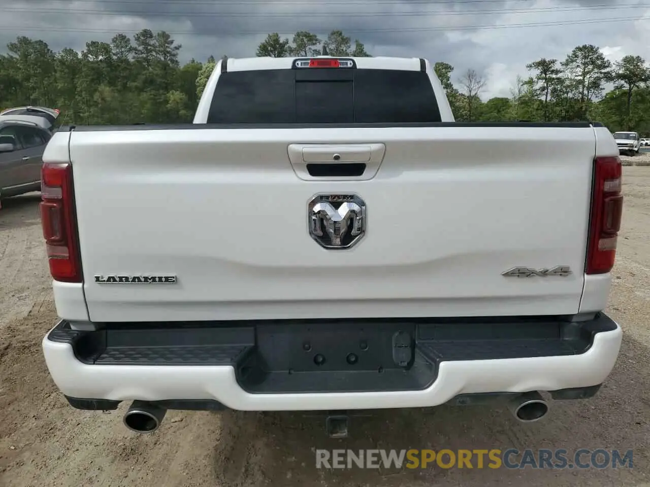 6 Photograph of a damaged car 1C6SRFJT9LN391058 RAM 1500 2020