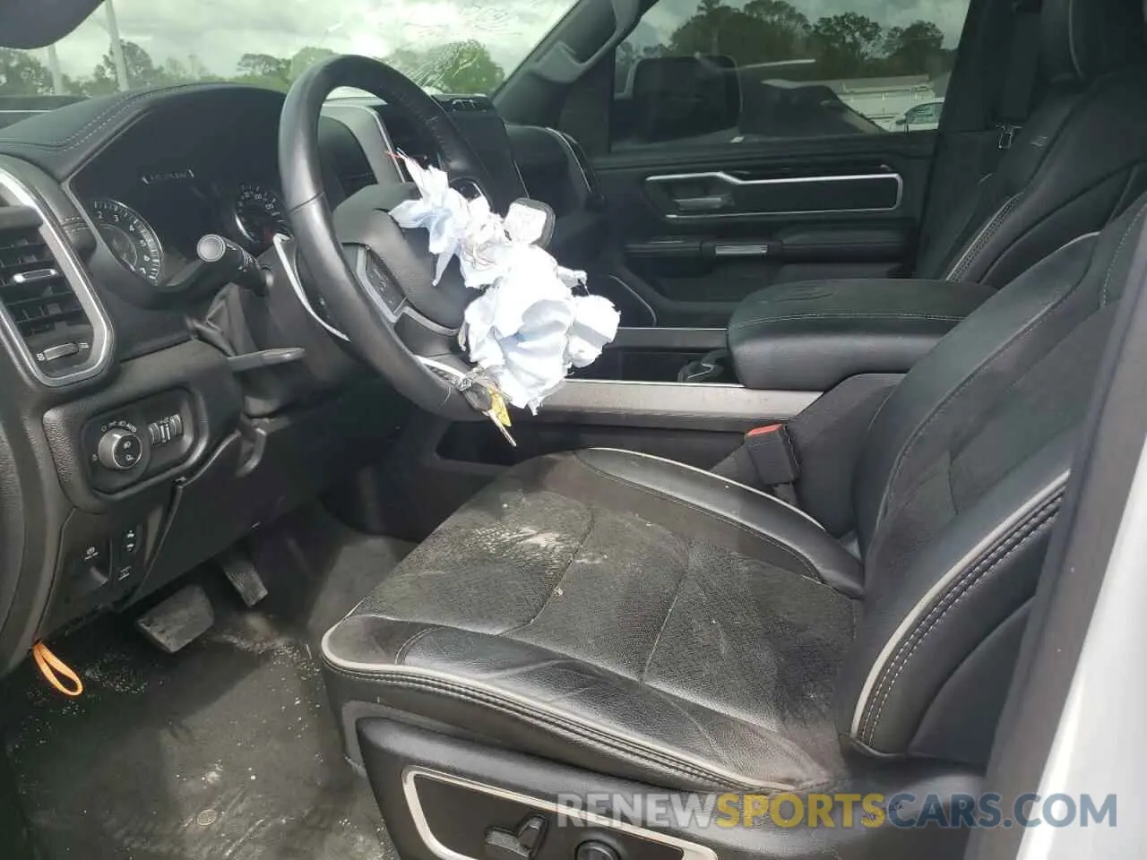 7 Photograph of a damaged car 1C6SRFJT9LN391058 RAM 1500 2020