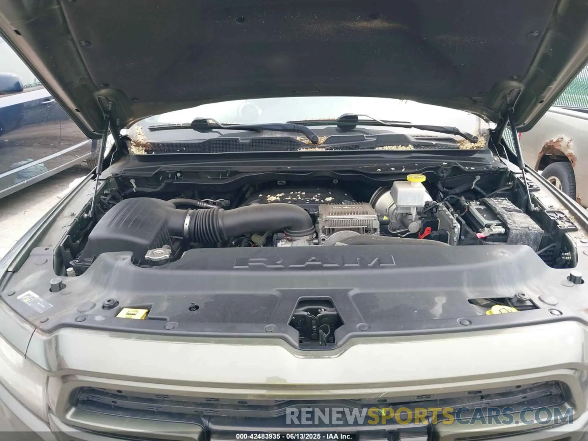 10 Photograph of a damaged car 1C6SRFJTXLN181021 RAM 1500 2020