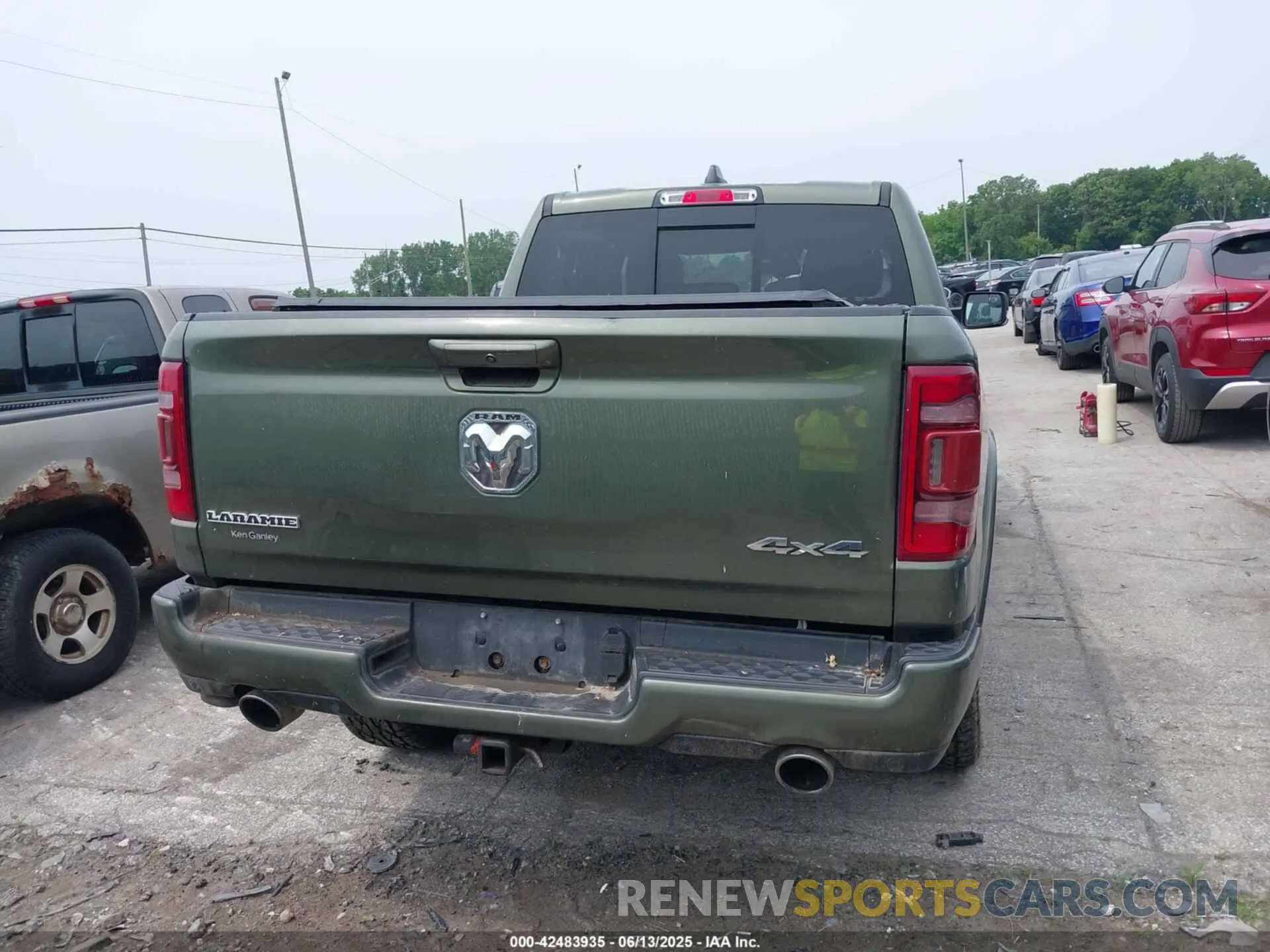 16 Photograph of a damaged car 1C6SRFJTXLN181021 RAM 1500 2020