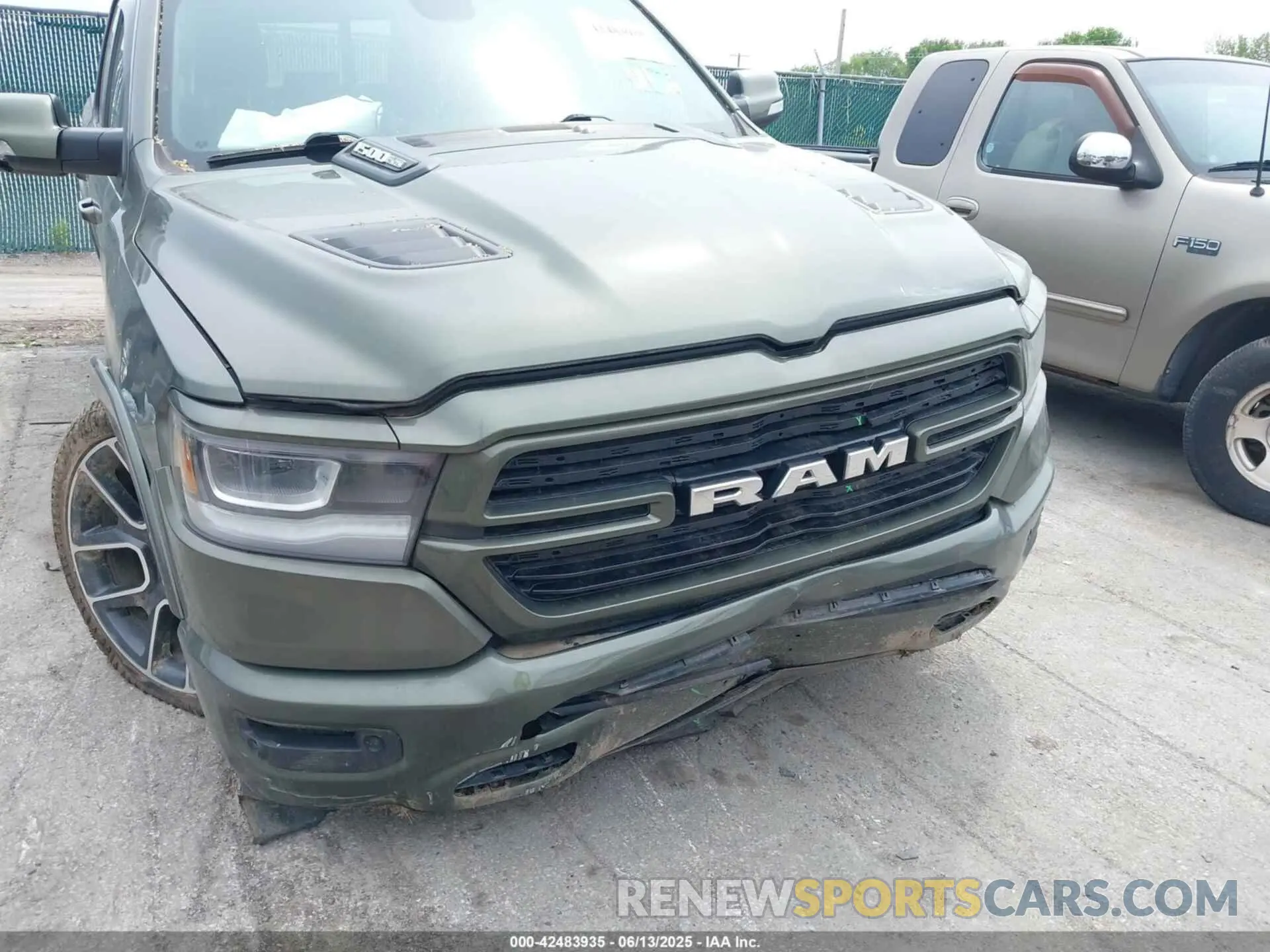 6 Photograph of a damaged car 1C6SRFJTXLN181021 RAM 1500 2020