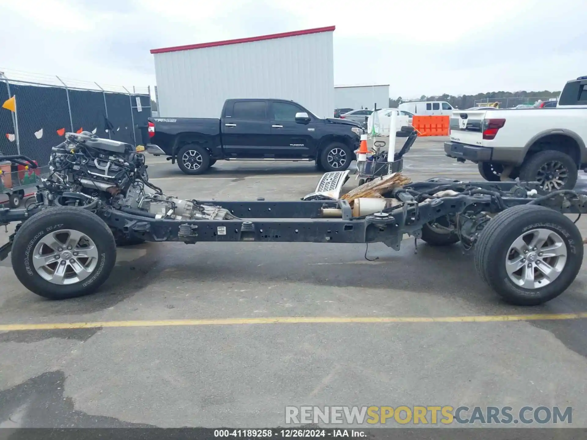 13 Photograph of a damaged car 1C6SRFJTXLN335808 RAM 1500 2020