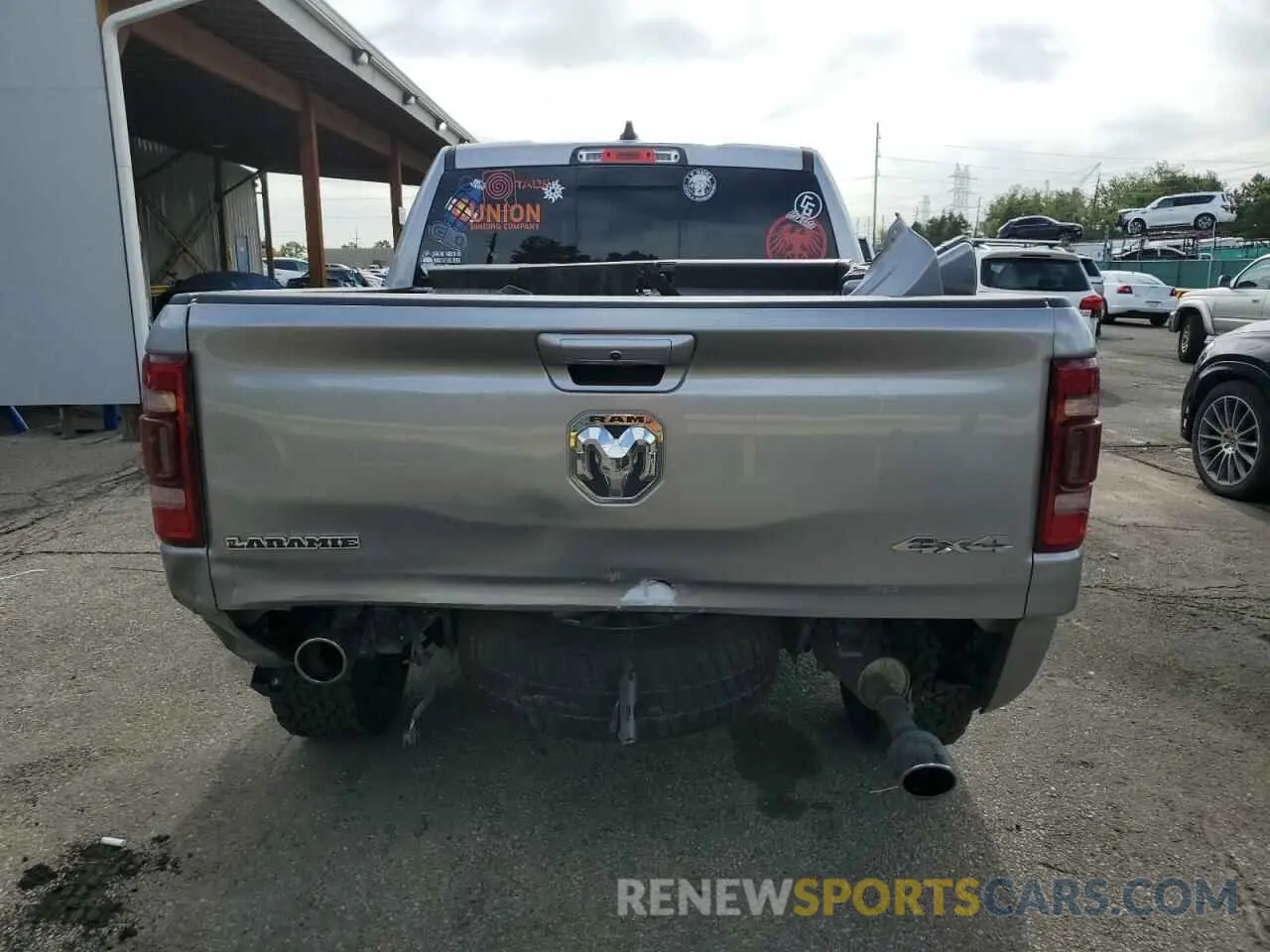 6 Photograph of a damaged car 1C6SRFJTXLN350079 RAM 1500 2020