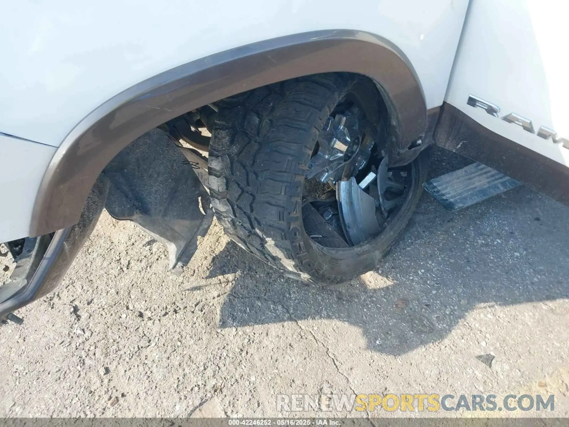6 Photograph of a damaged car 1C6SRFKT0LN127449 RAM 1500 2020