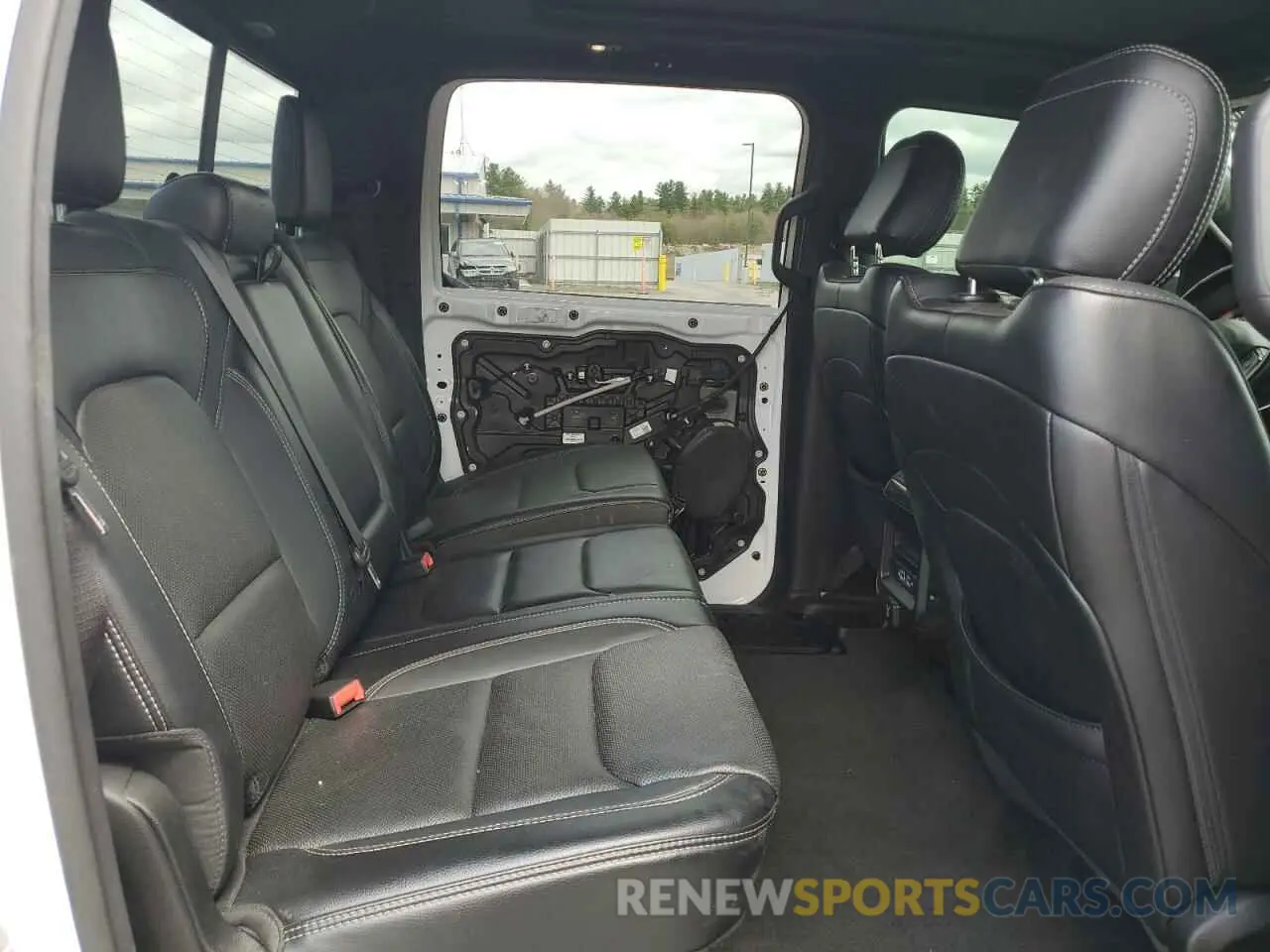 10 Photograph of a damaged car 1C6SRFLM1LN230872 RAM 1500 2020