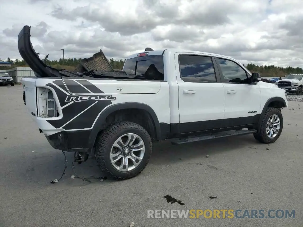 3 Photograph of a damaged car 1C6SRFLM1LN230872 RAM 1500 2020