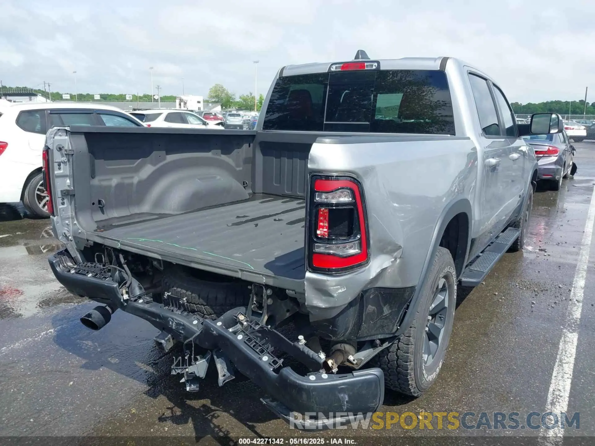 17 Photograph of a damaged car 1C6SRFLT1LN279335 RAM 1500 2020