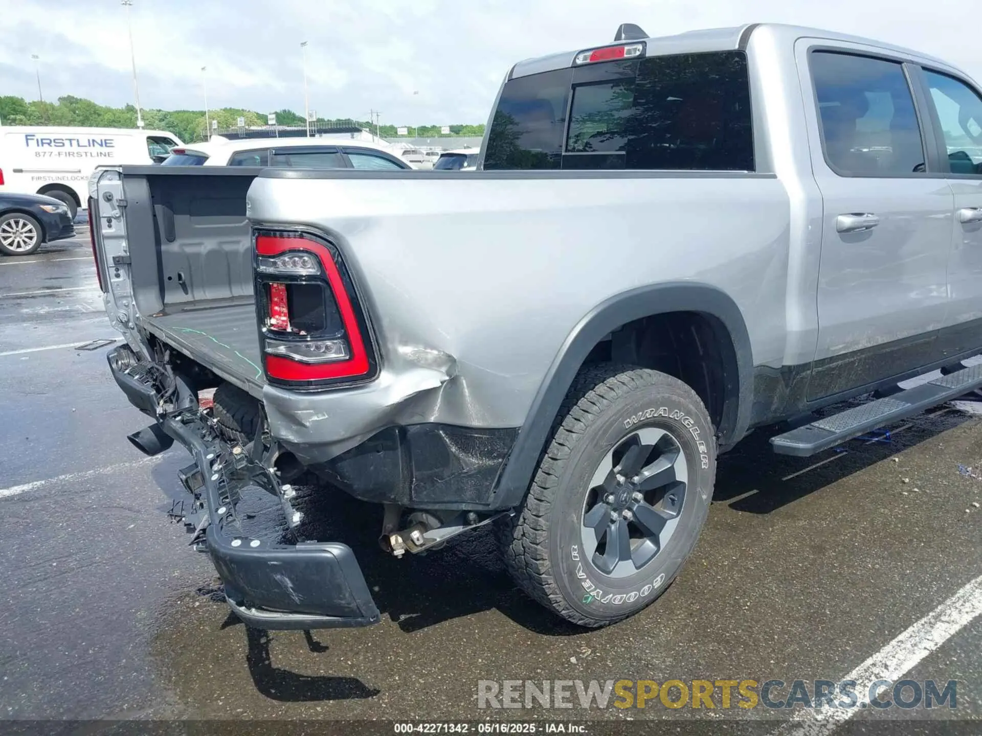 18 Photograph of a damaged car 1C6SRFLT1LN279335 RAM 1500 2020