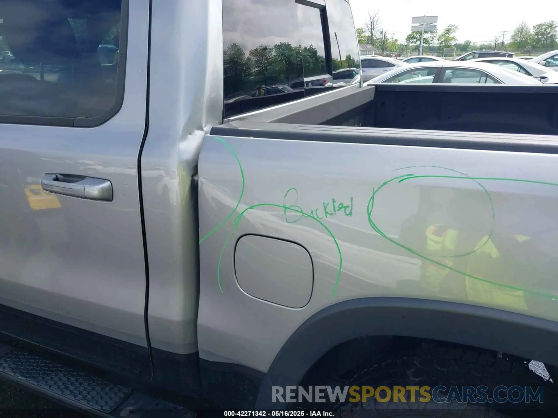 20 Photograph of a damaged car 1C6SRFLT1LN279335 RAM 1500 2020