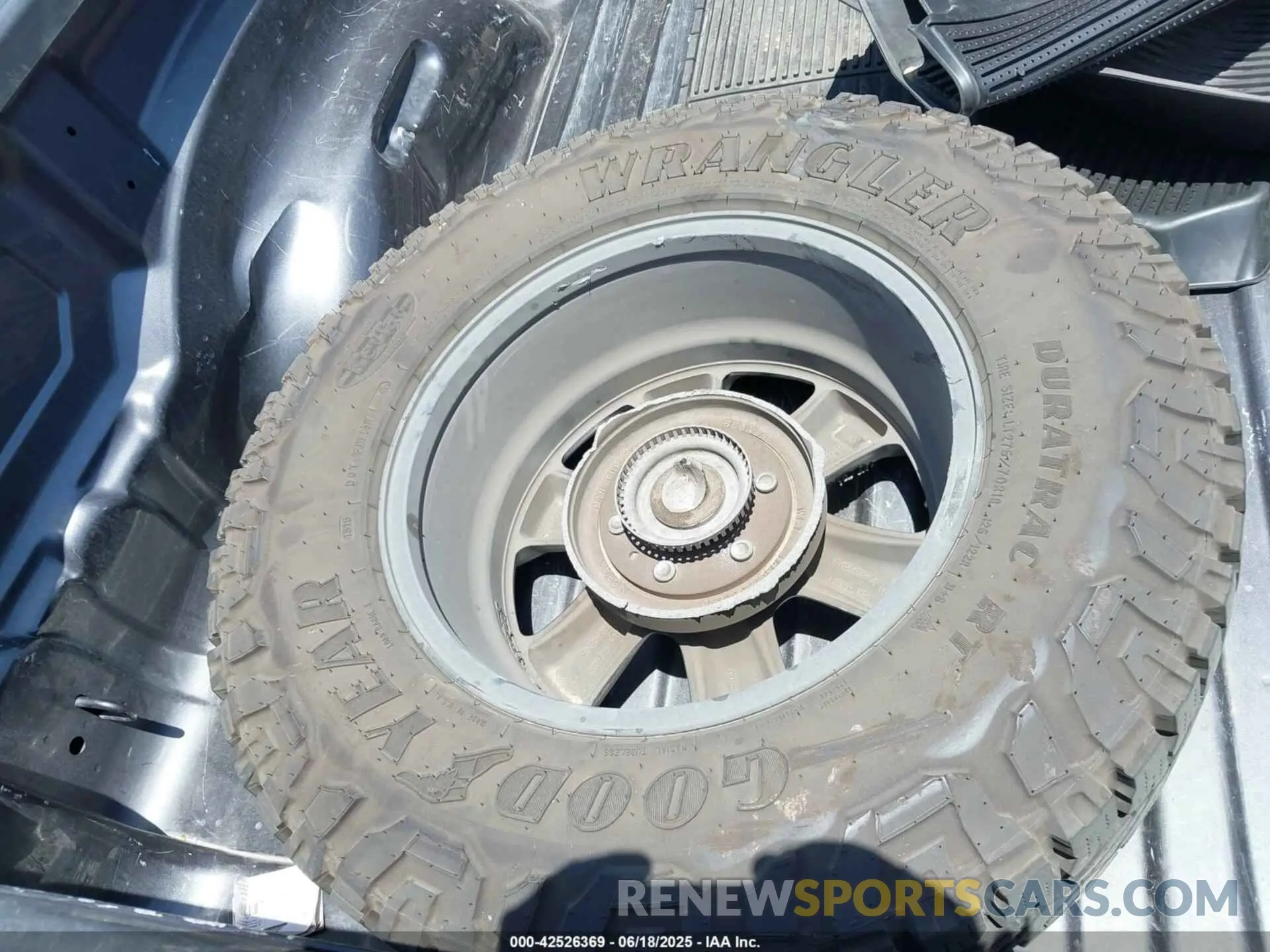 12 Photograph of a damaged car 1C6SRFLT1LN398728 RAM 1500 2020