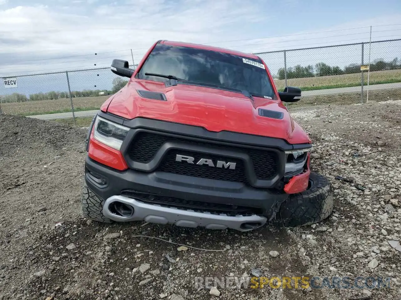 5 Photograph of a damaged car 1C6SRFLT2LN136118 RAM 1500 2020