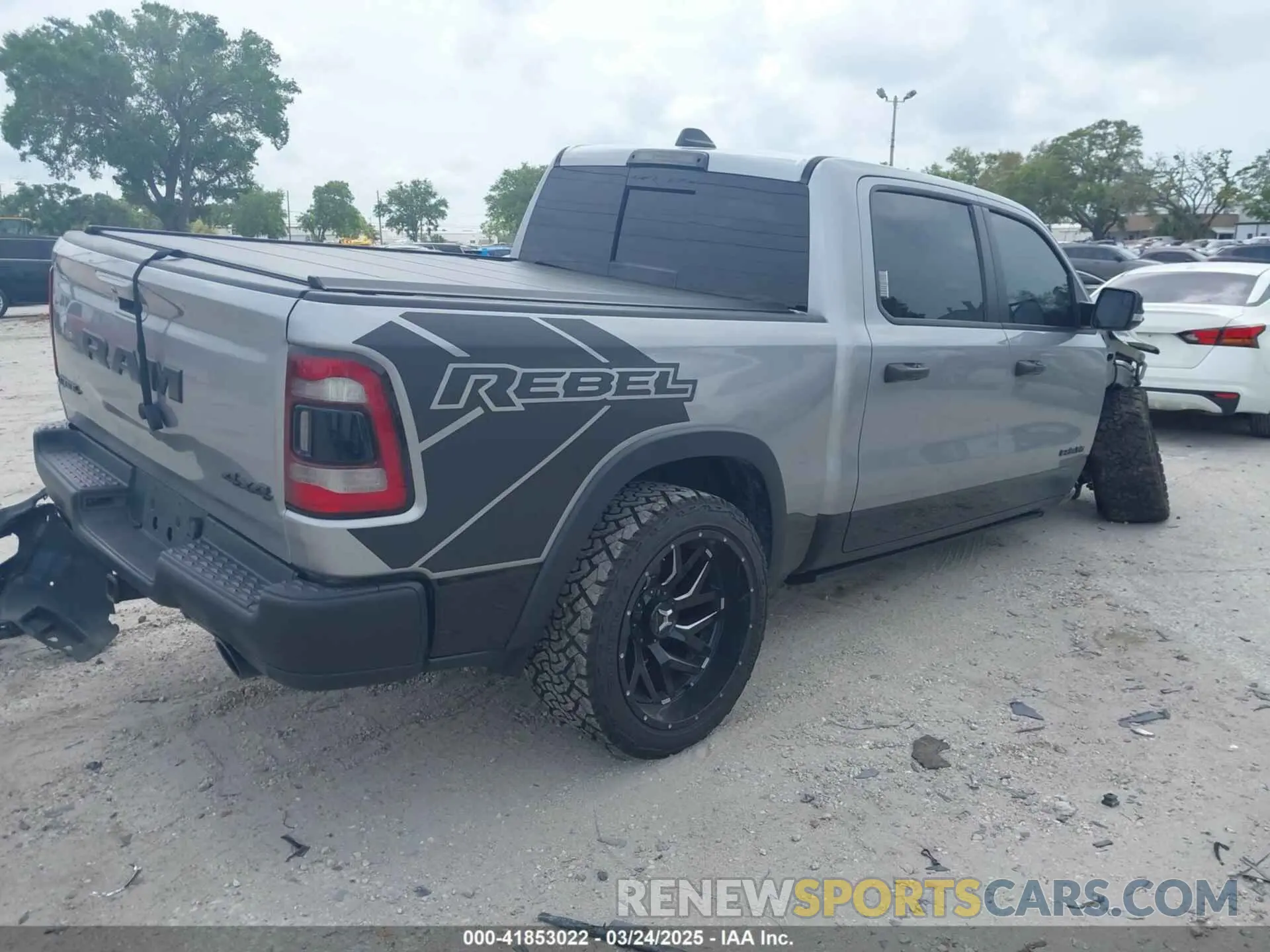 4 Photograph of a damaged car 1C6SRFLT3LN142719 RAM 1500 2020