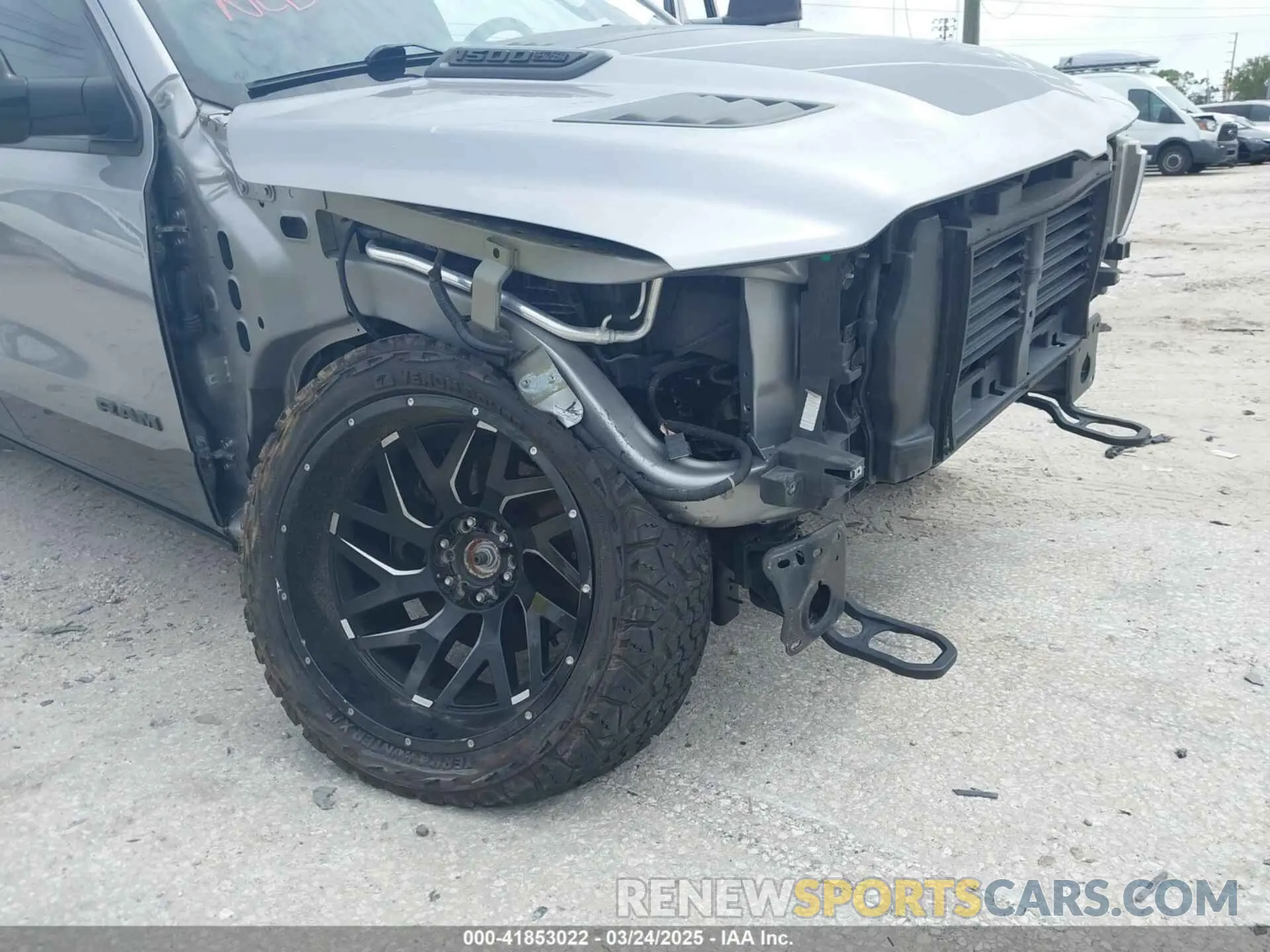 6 Photograph of a damaged car 1C6SRFLT3LN142719 RAM 1500 2020