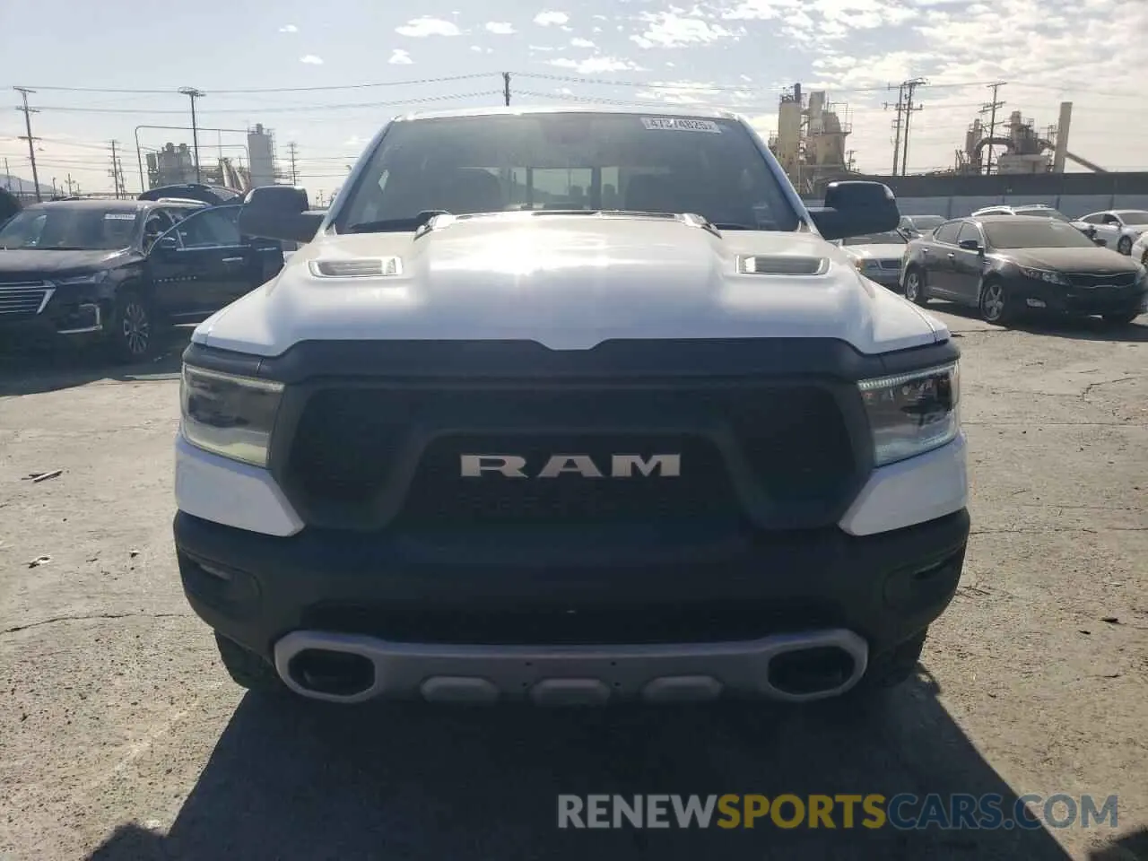 5 Photograph of a damaged car 1C6SRFLT5LN199097 RAM 1500 2020