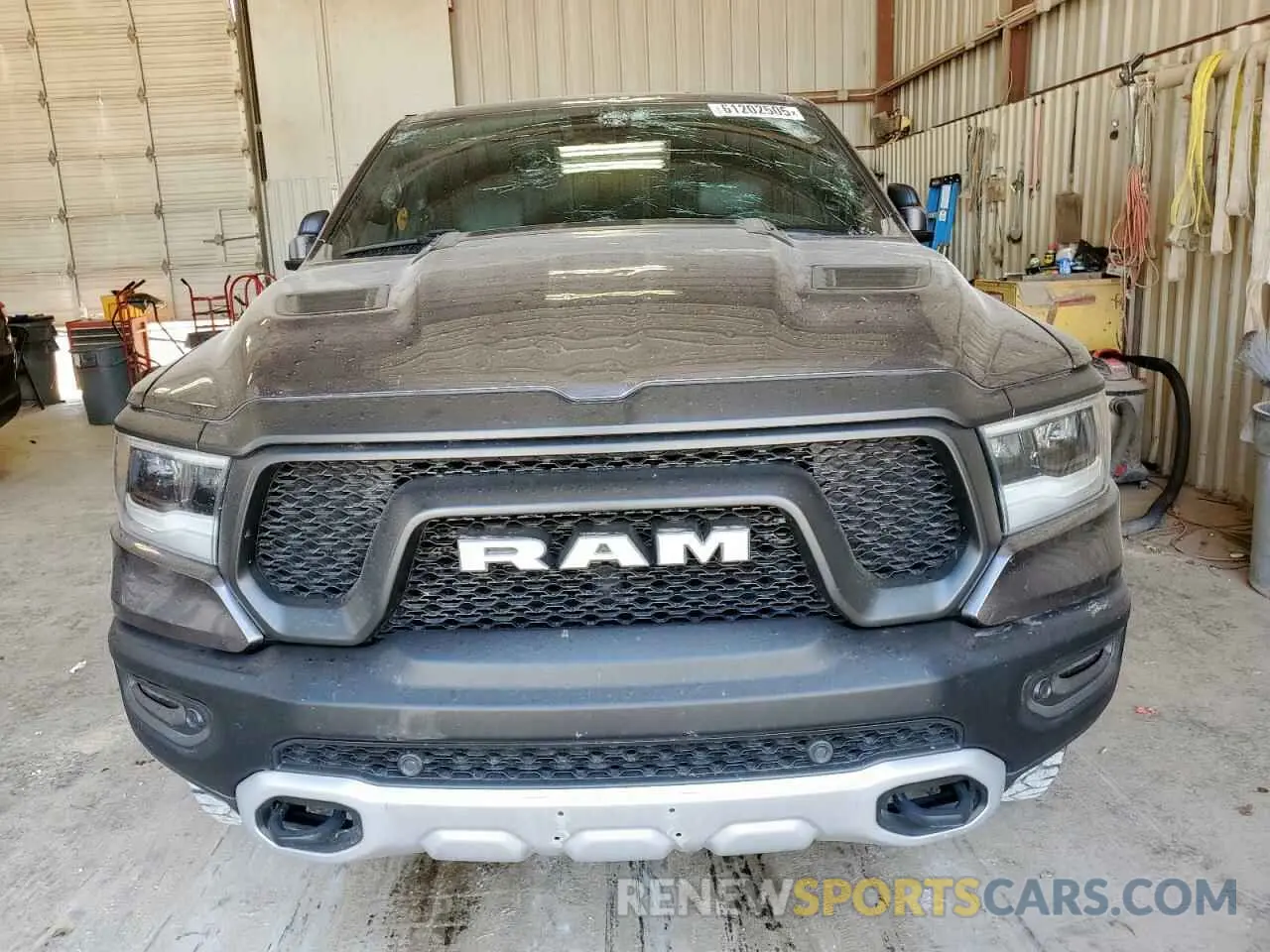 5 Photograph of a damaged car 1C6SRFLT6LN187542 RAM 1500 2020