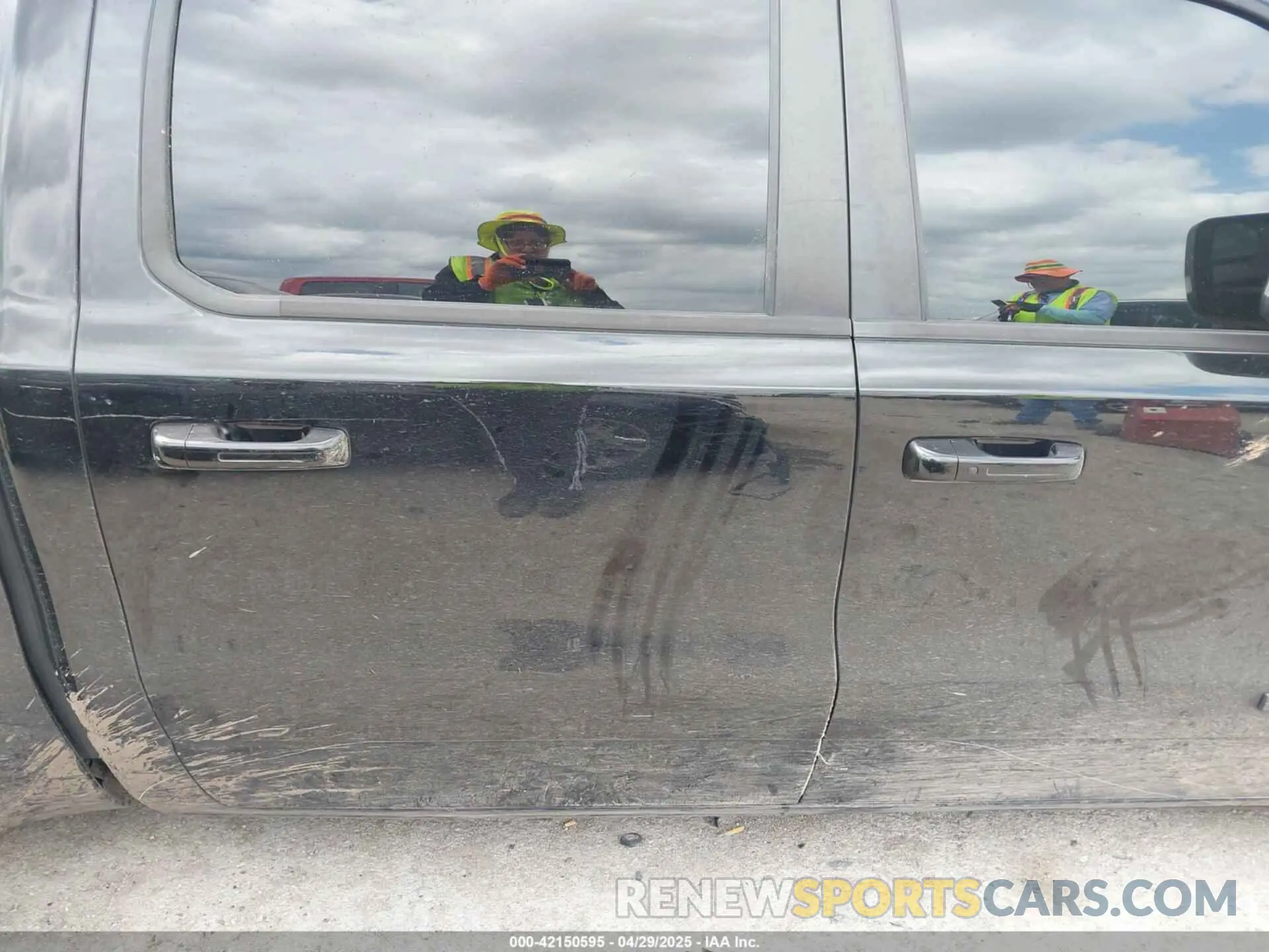 13 Photograph of a damaged car 1C6SRFLT6LN211127 RAM 1500 2020