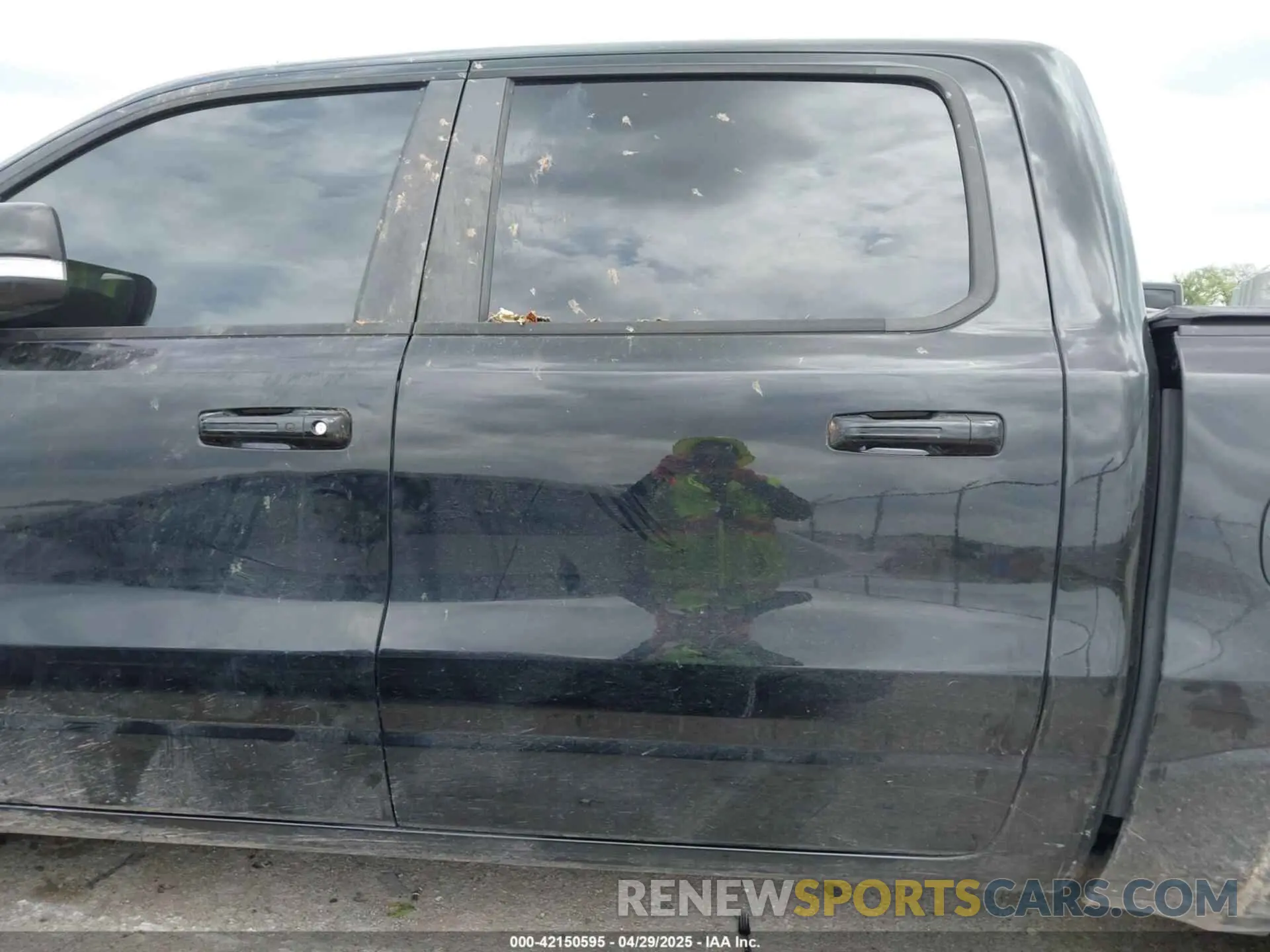14 Photograph of a damaged car 1C6SRFLT6LN211127 RAM 1500 2020