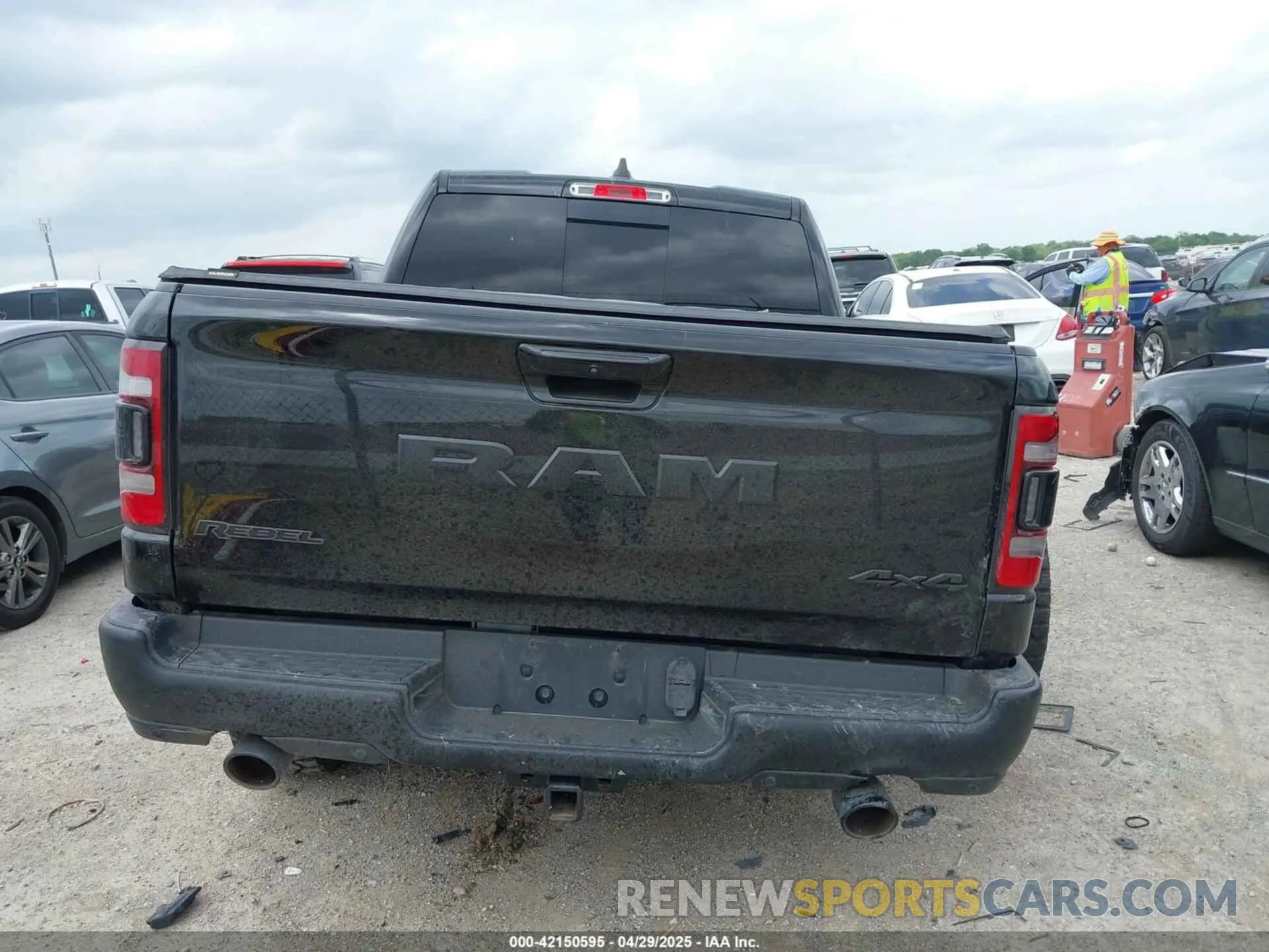 16 Photograph of a damaged car 1C6SRFLT6LN211127 RAM 1500 2020