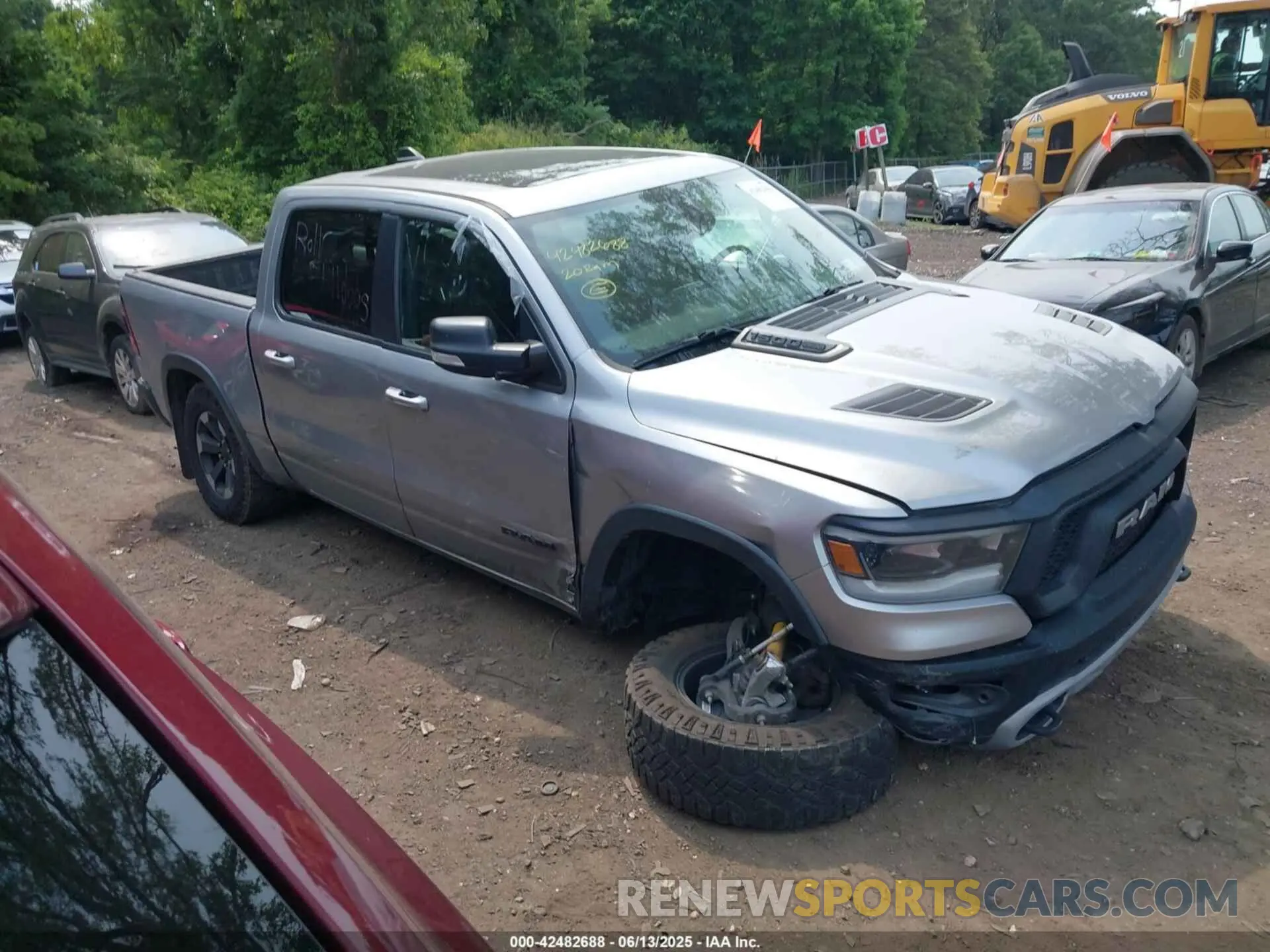 13 Photograph of a damaged car 1C6SRFLT6LN376238 RAM 1500 2020