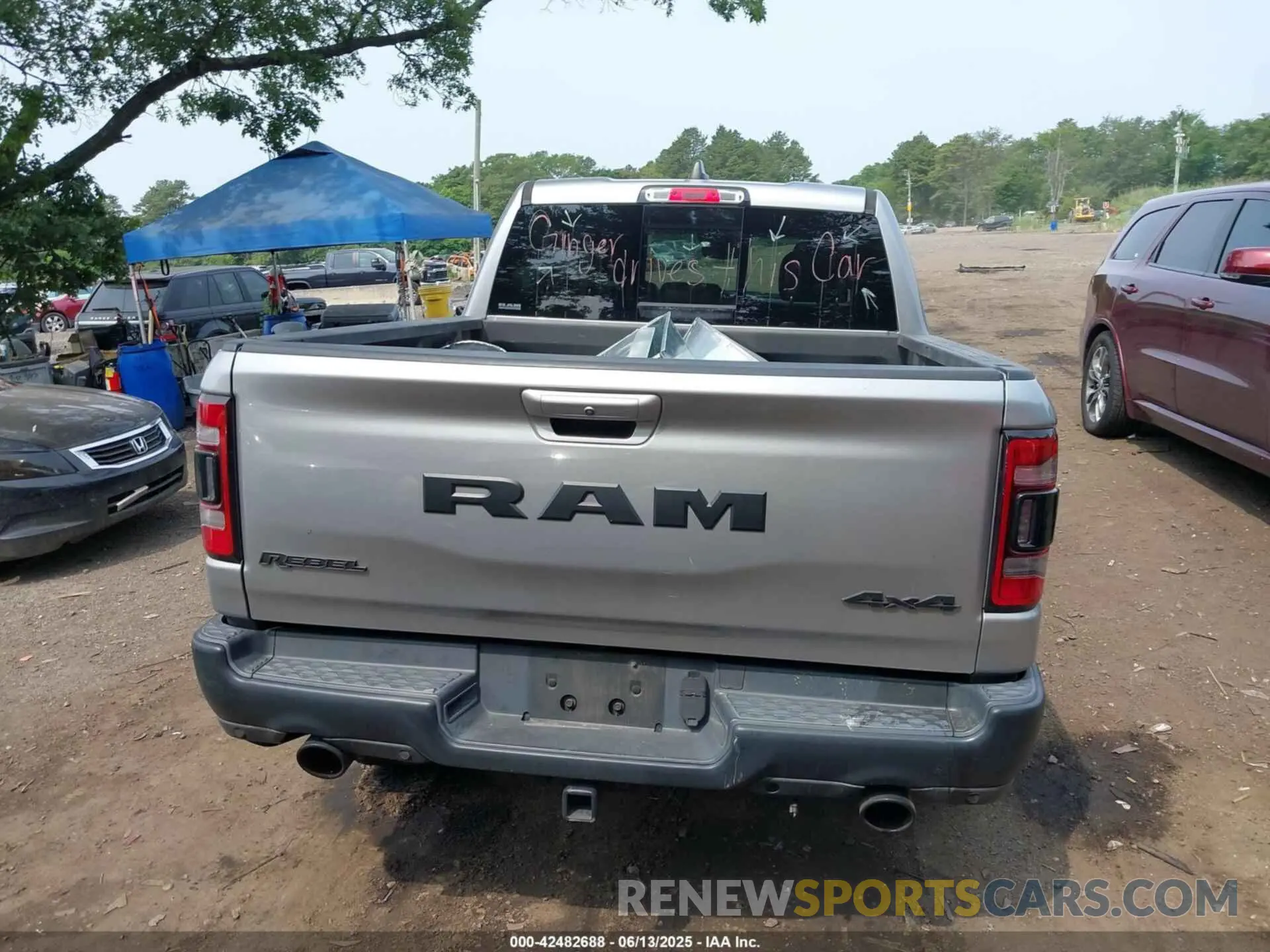 16 Photograph of a damaged car 1C6SRFLT6LN376238 RAM 1500 2020