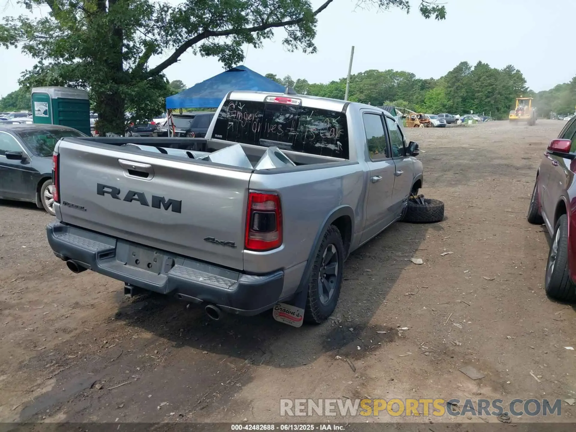 4 Photograph of a damaged car 1C6SRFLT6LN376238 RAM 1500 2020