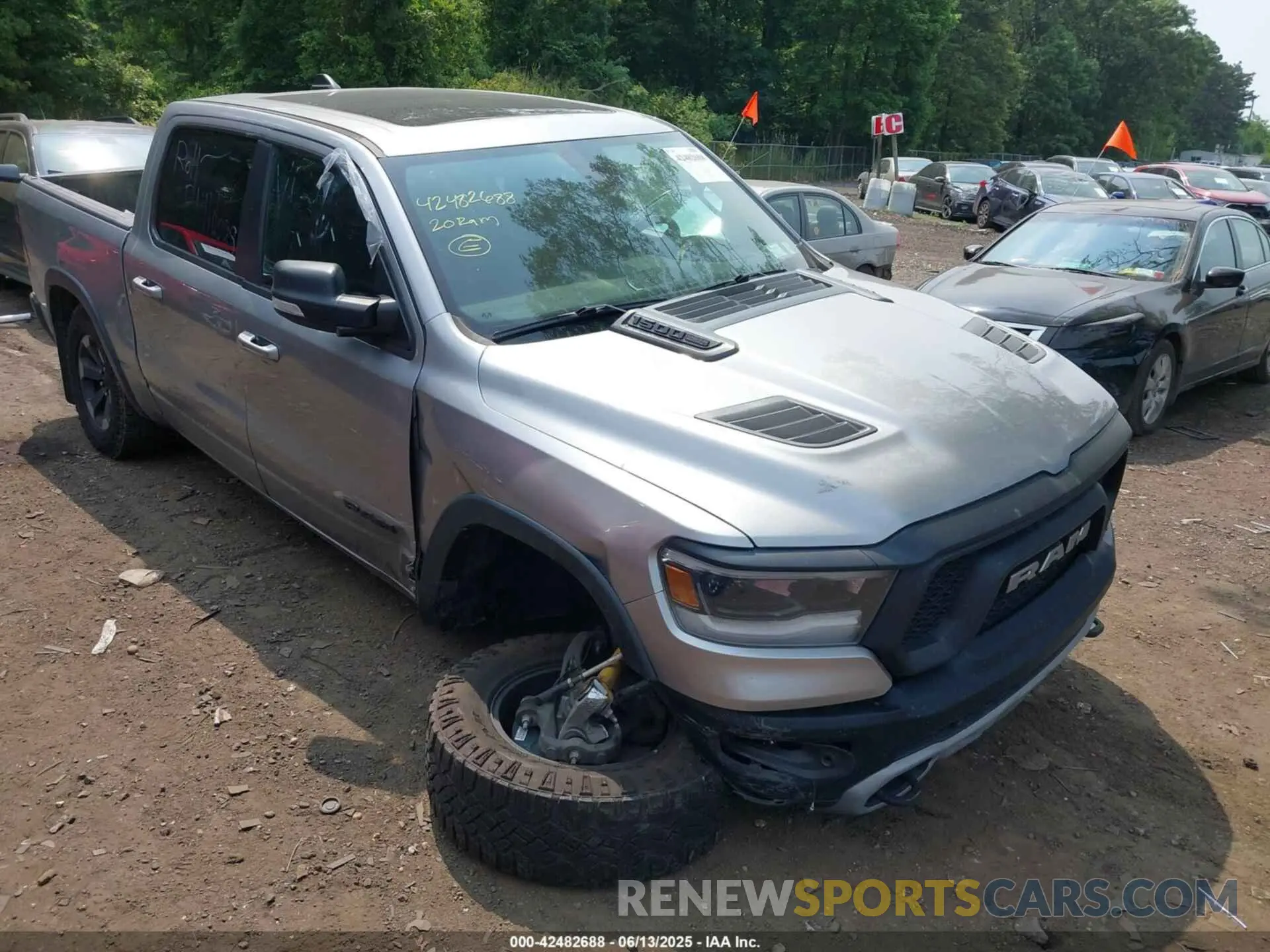 6 Photograph of a damaged car 1C6SRFLT6LN376238 RAM 1500 2020