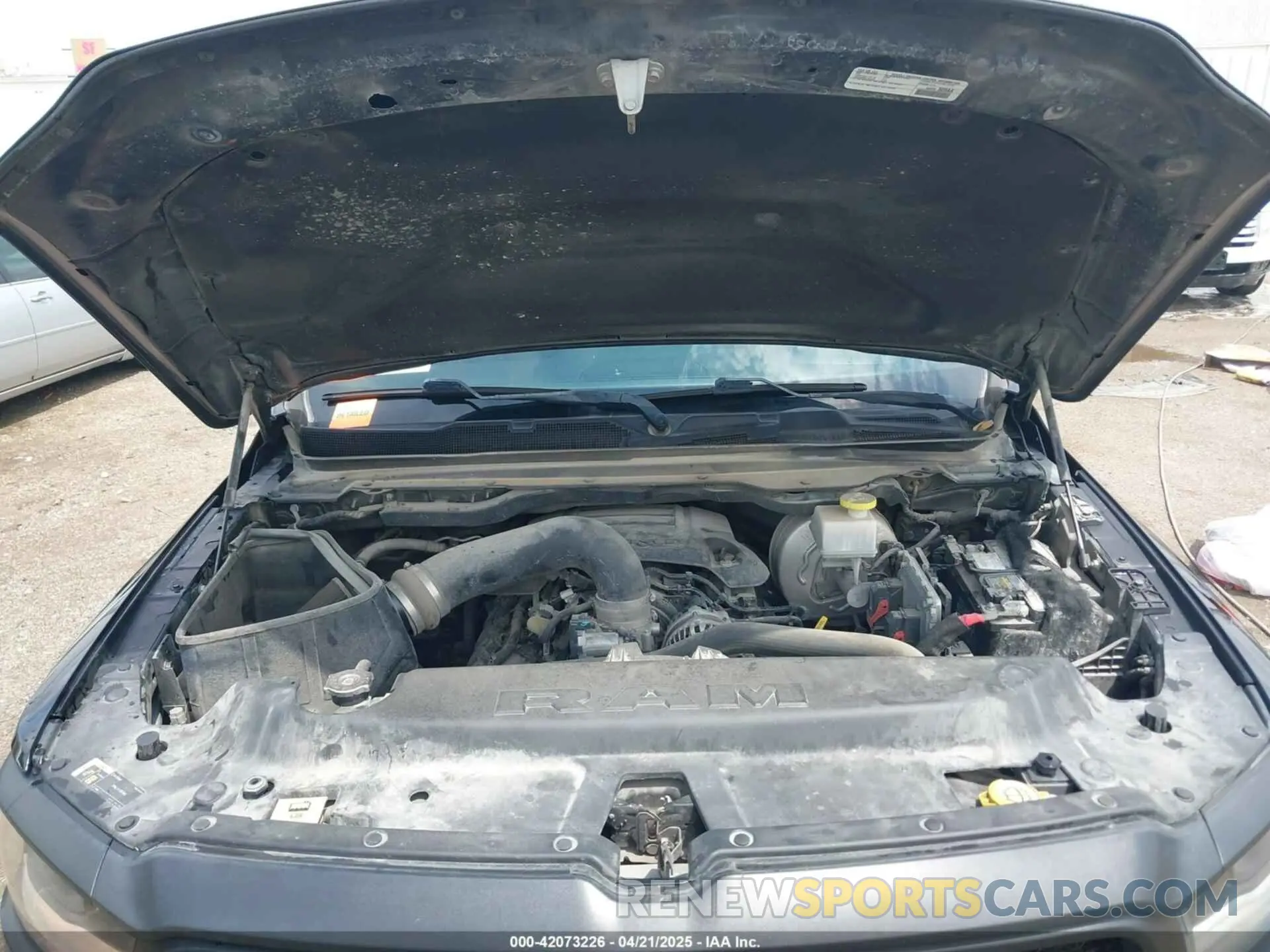 10 Photograph of a damaged car 1C6SRFLT7LN289562 RAM 1500 2020