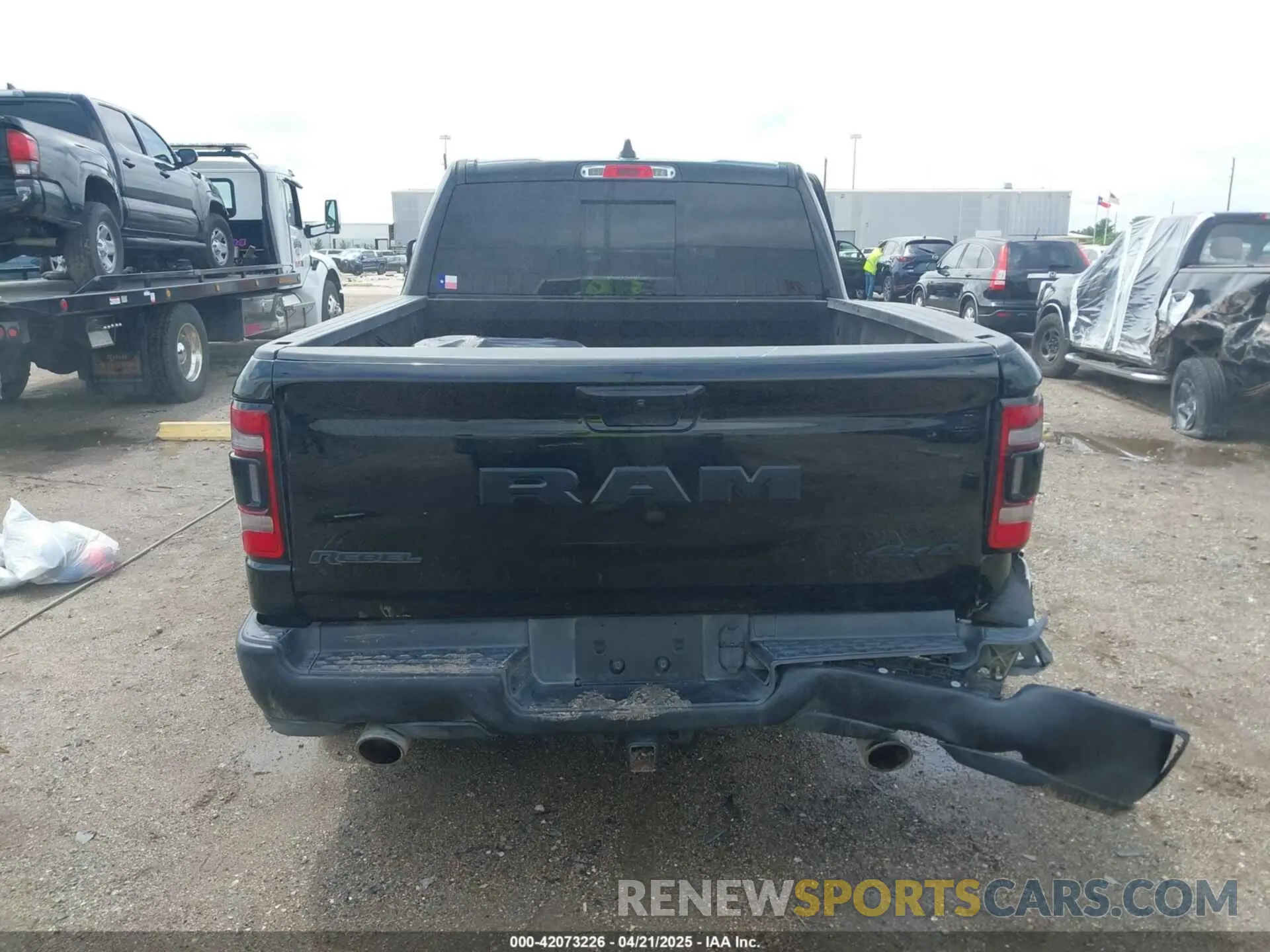 16 Photograph of a damaged car 1C6SRFLT7LN289562 RAM 1500 2020